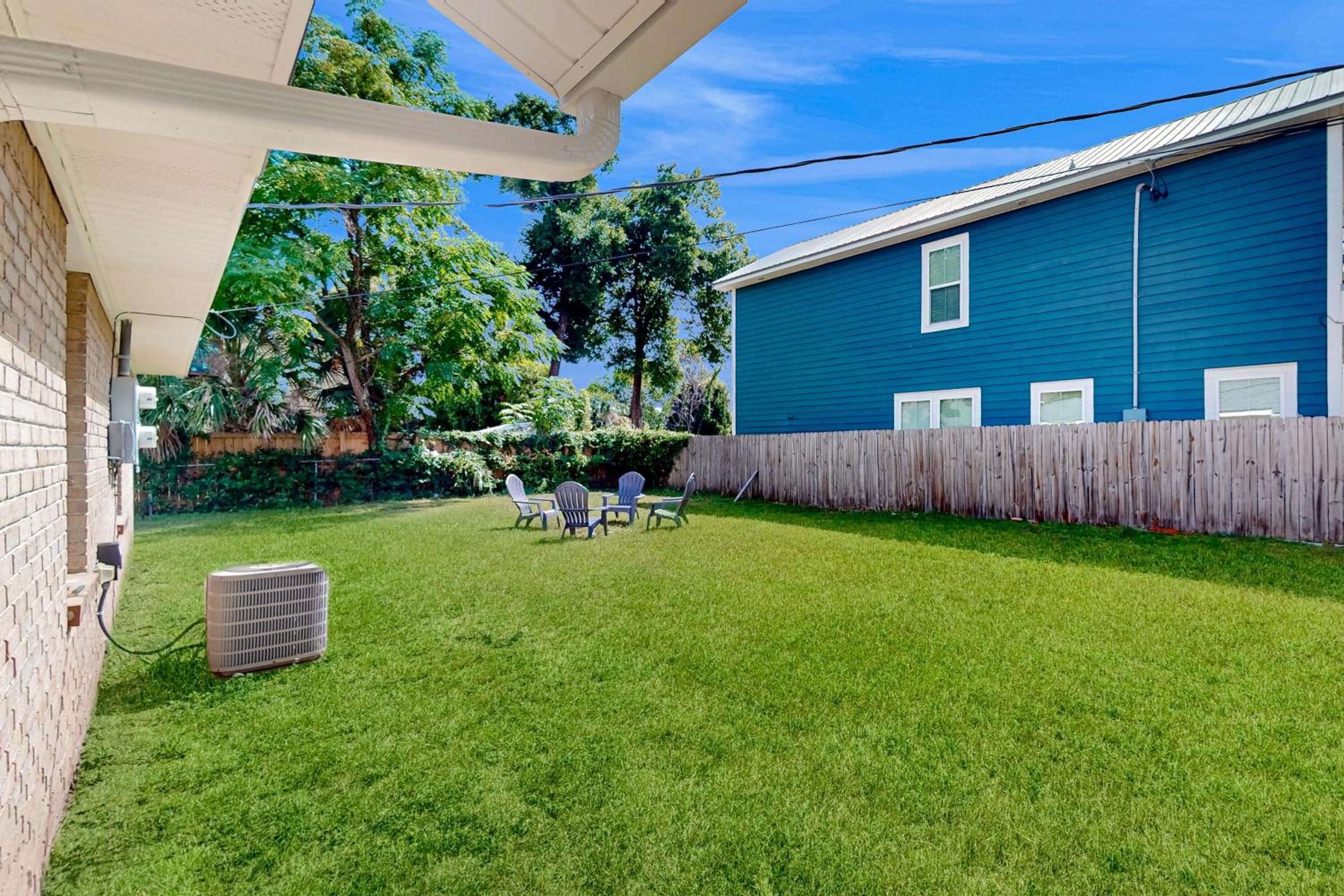 Downtown Duplex with Fire Pit 1 Mi to Waterfront