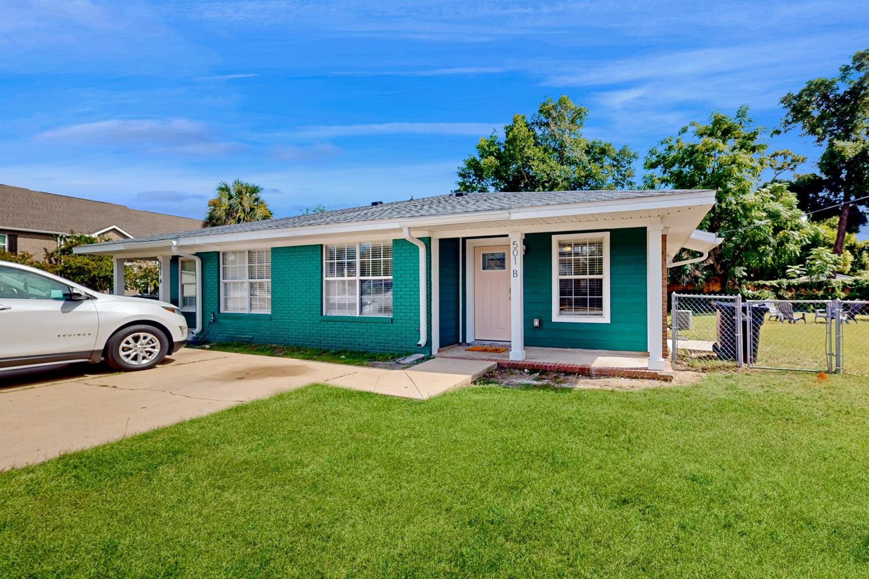 Downtown Duplex with Fire Pit 1 Mi to Waterfront