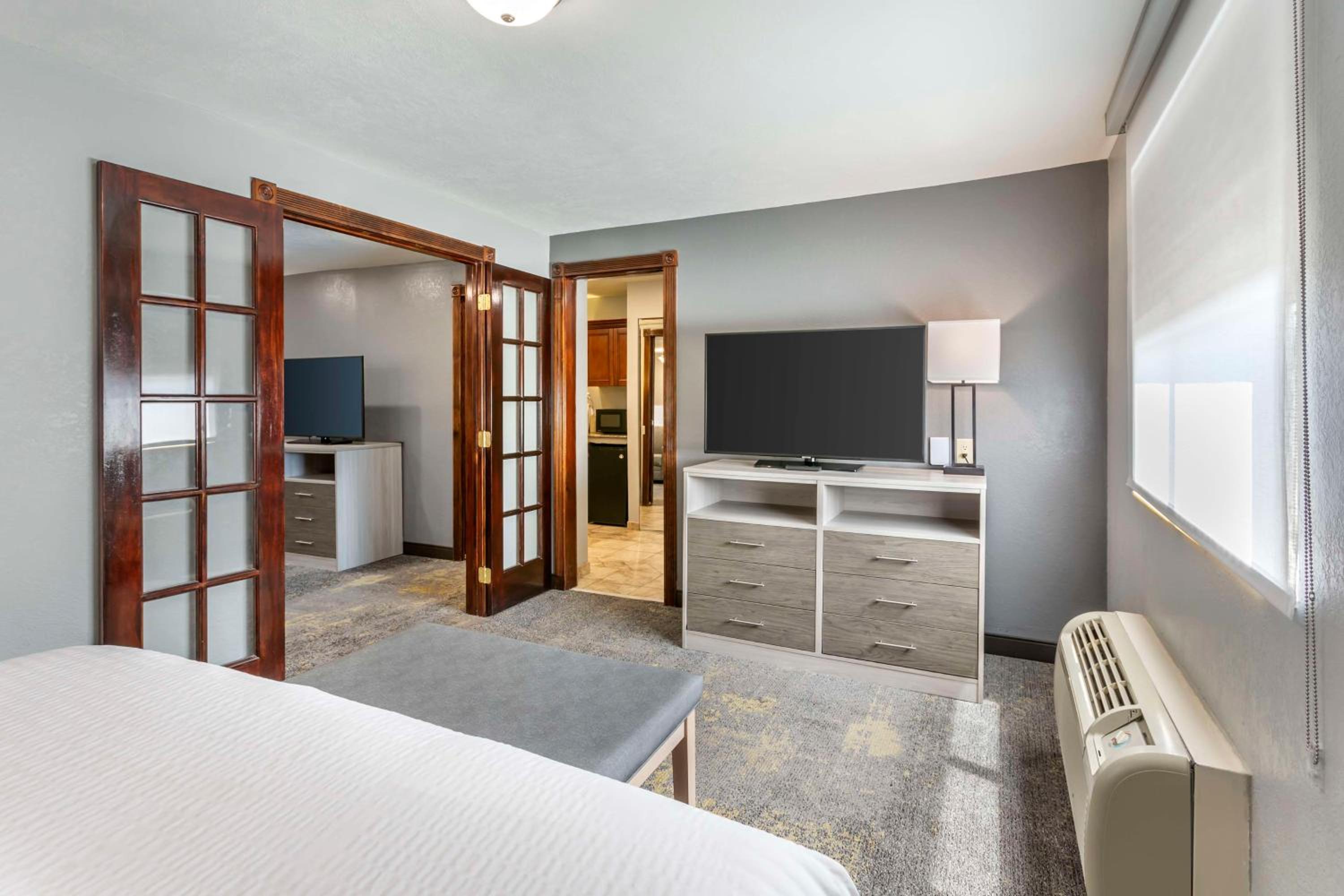 Logan Vacations - Best Western Plus Weston Inn - Property Image 13