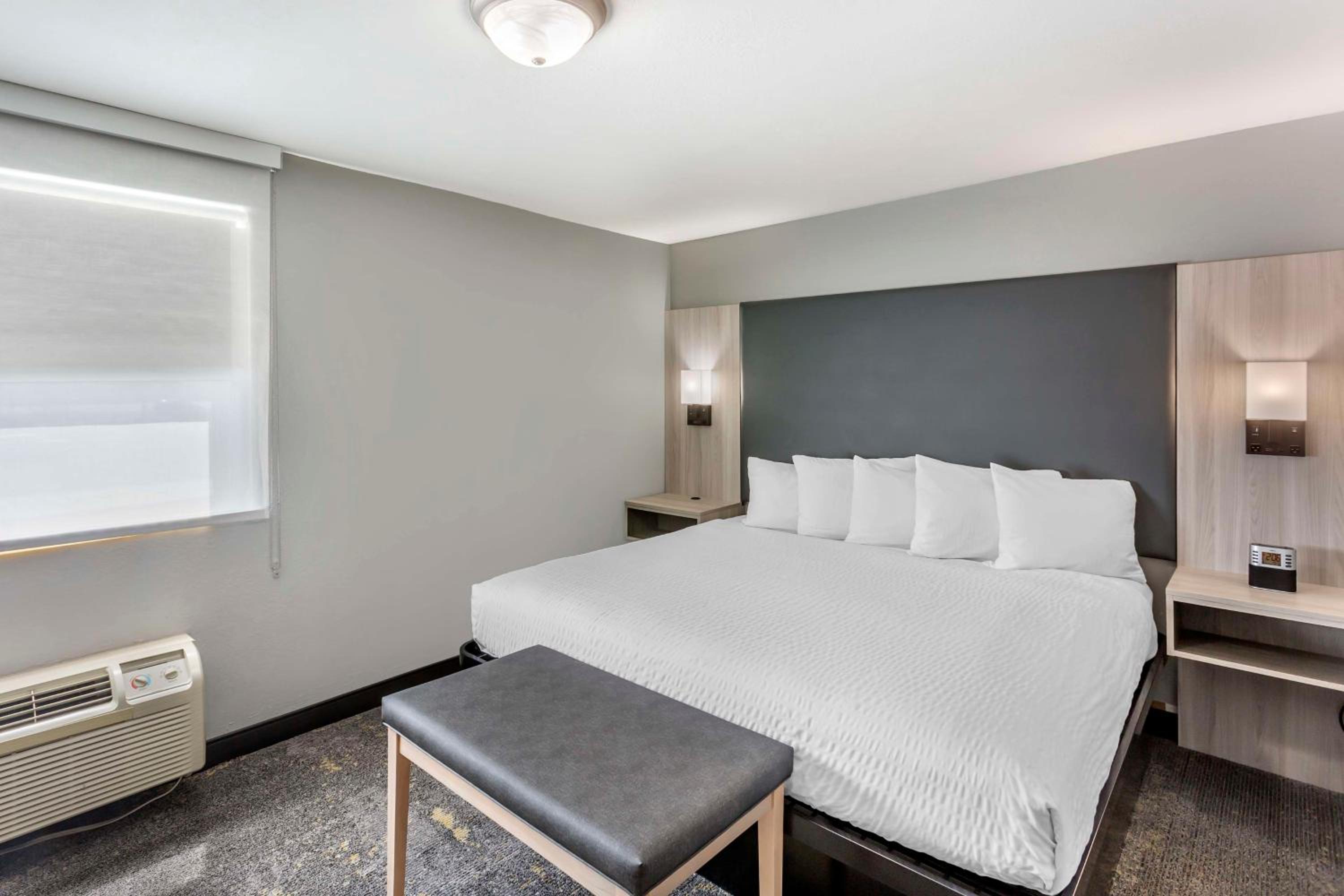 Logan Vacations - Best Western Plus Weston Inn - Property Image 1