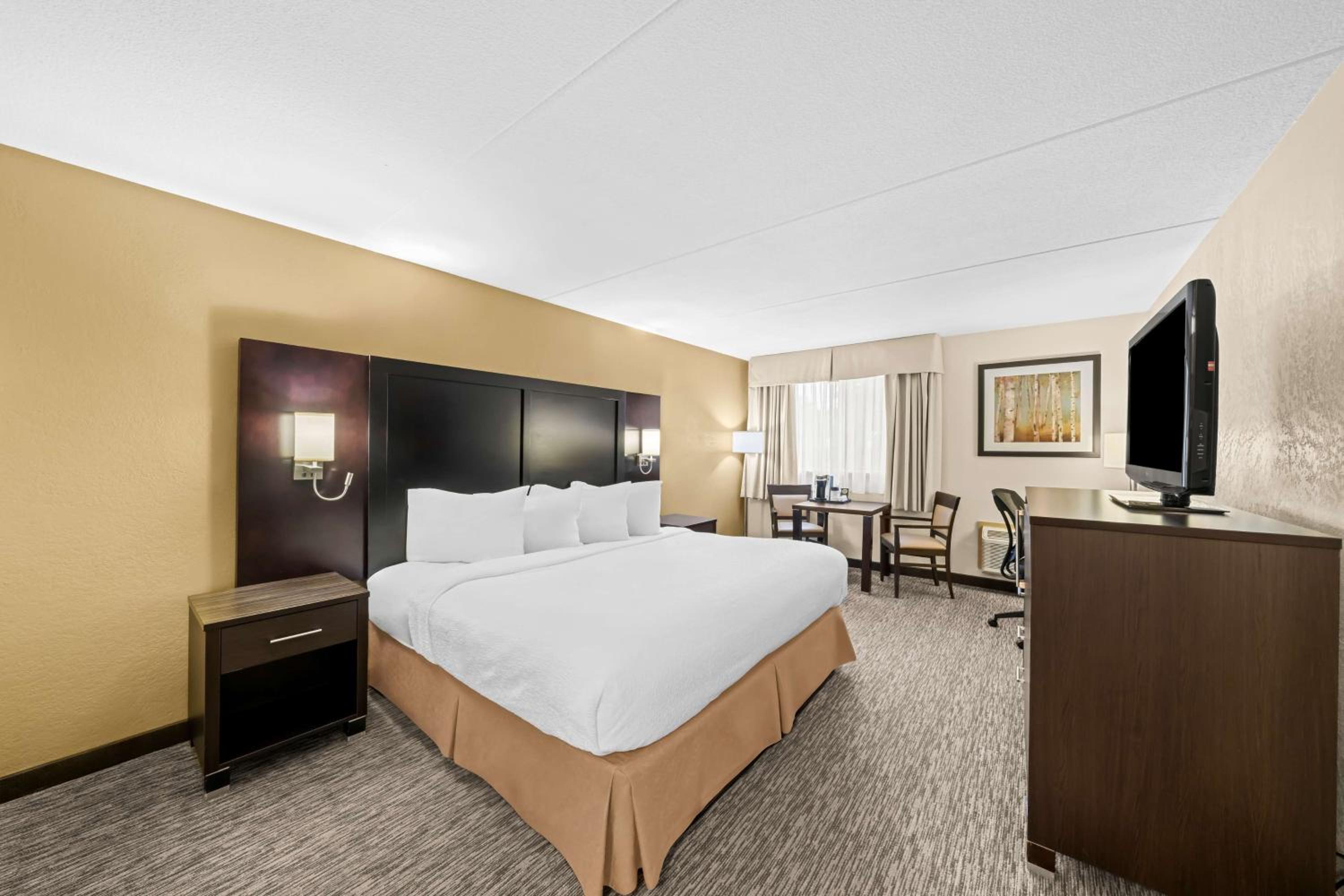 Orillia Vacations - Best Western Plus Mariposa Inn  Conference Centre - Property Image 2