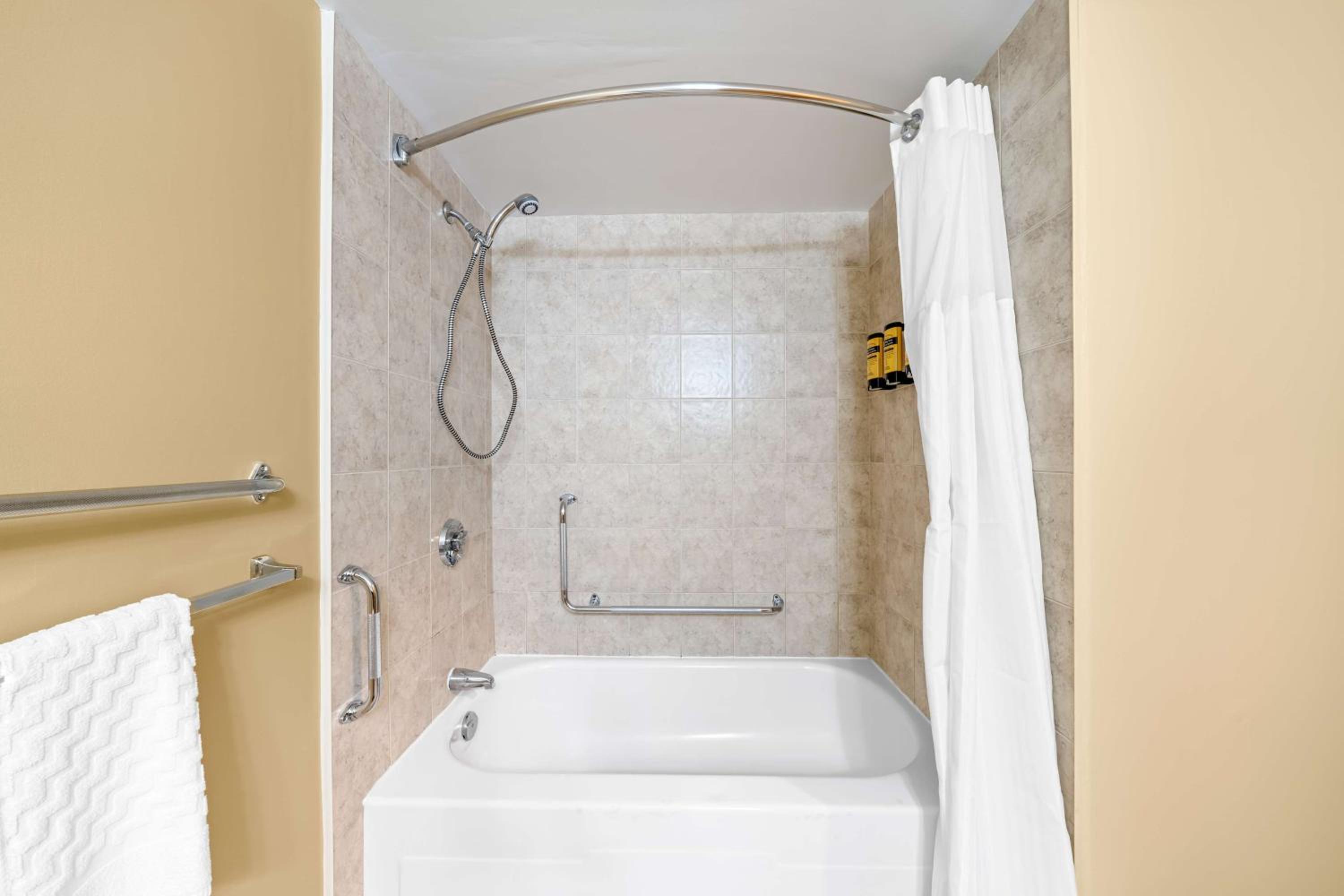 Orillia Vacations - Best Western Plus Mariposa Inn  Conference Centre - Property Image 3