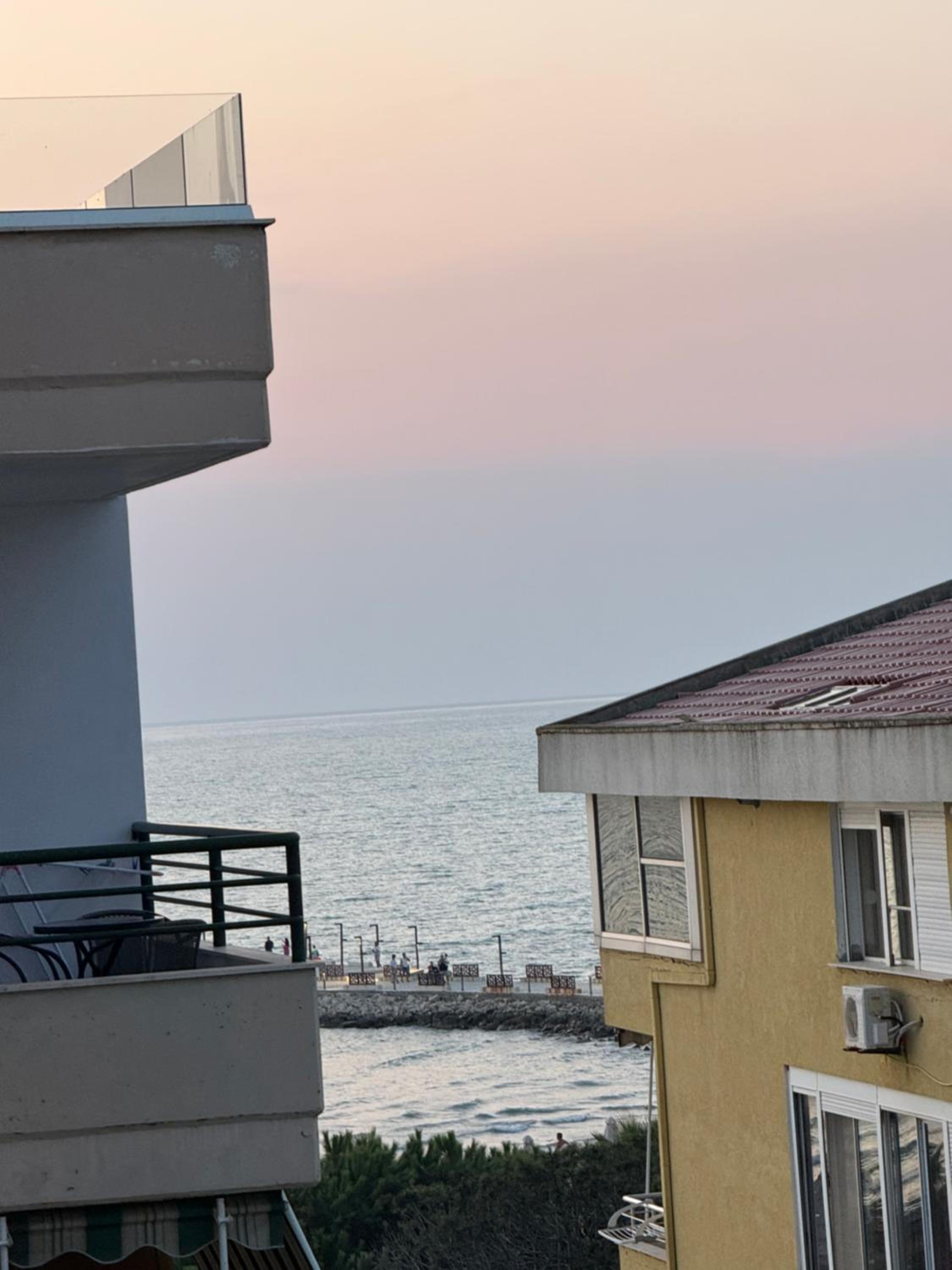 Sea View Deluxe Apartments Qerret Golem