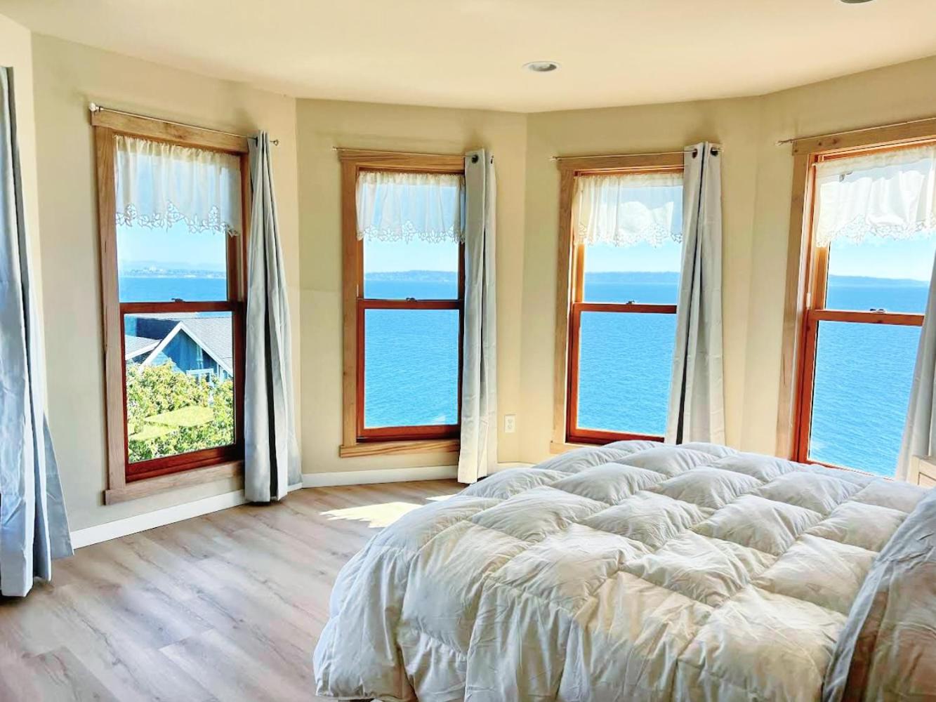 Luxury Bayfront Oasis with Private Beach Access, Near Tulalip Casino and Outlets!, photo 17