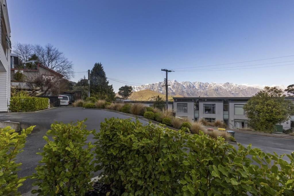 Remarkable Woodsider - family friendly walk to town view 3