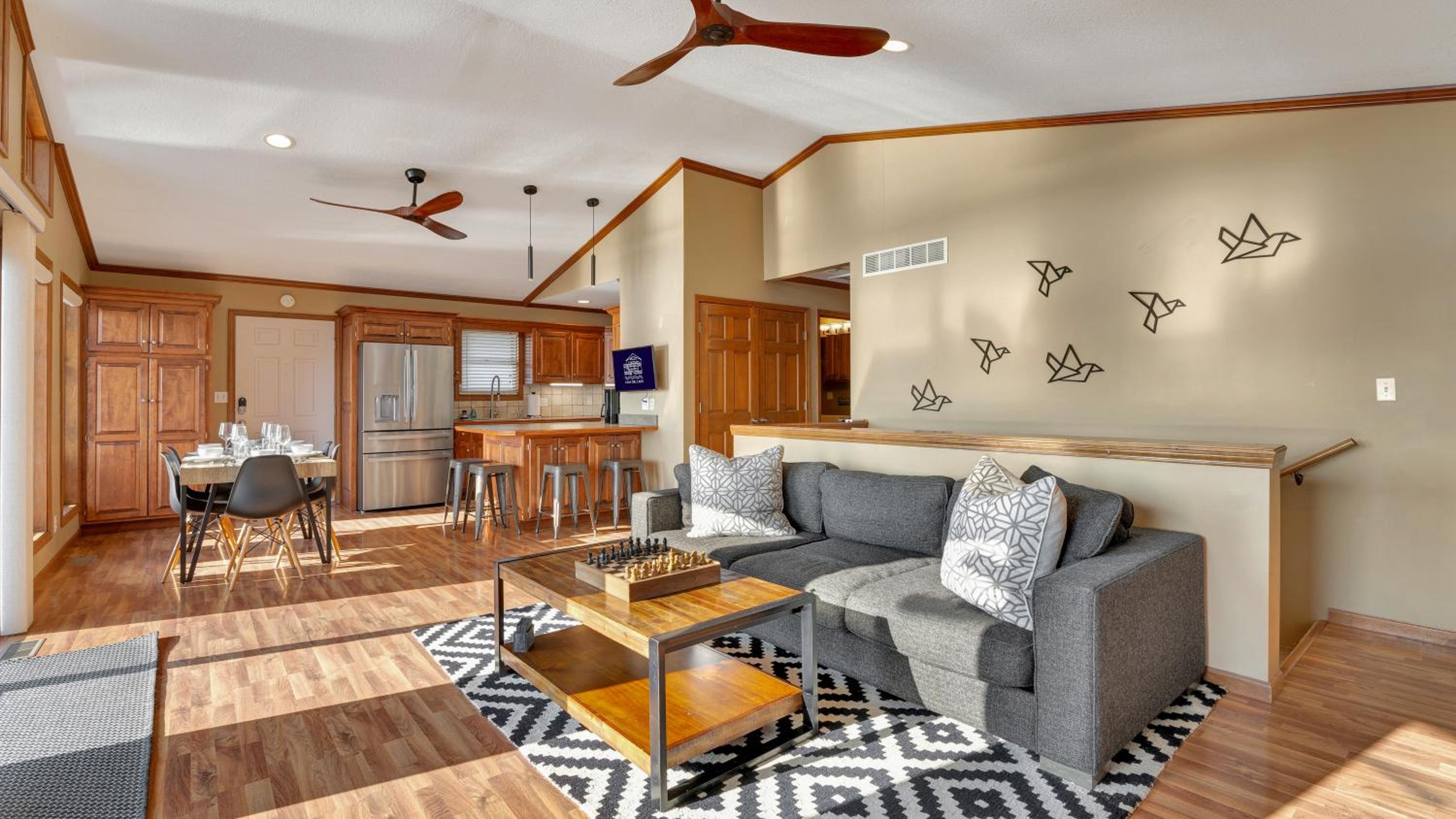 Casa Del Lago 3 bed 3 bath lakefront home with private dock view 2