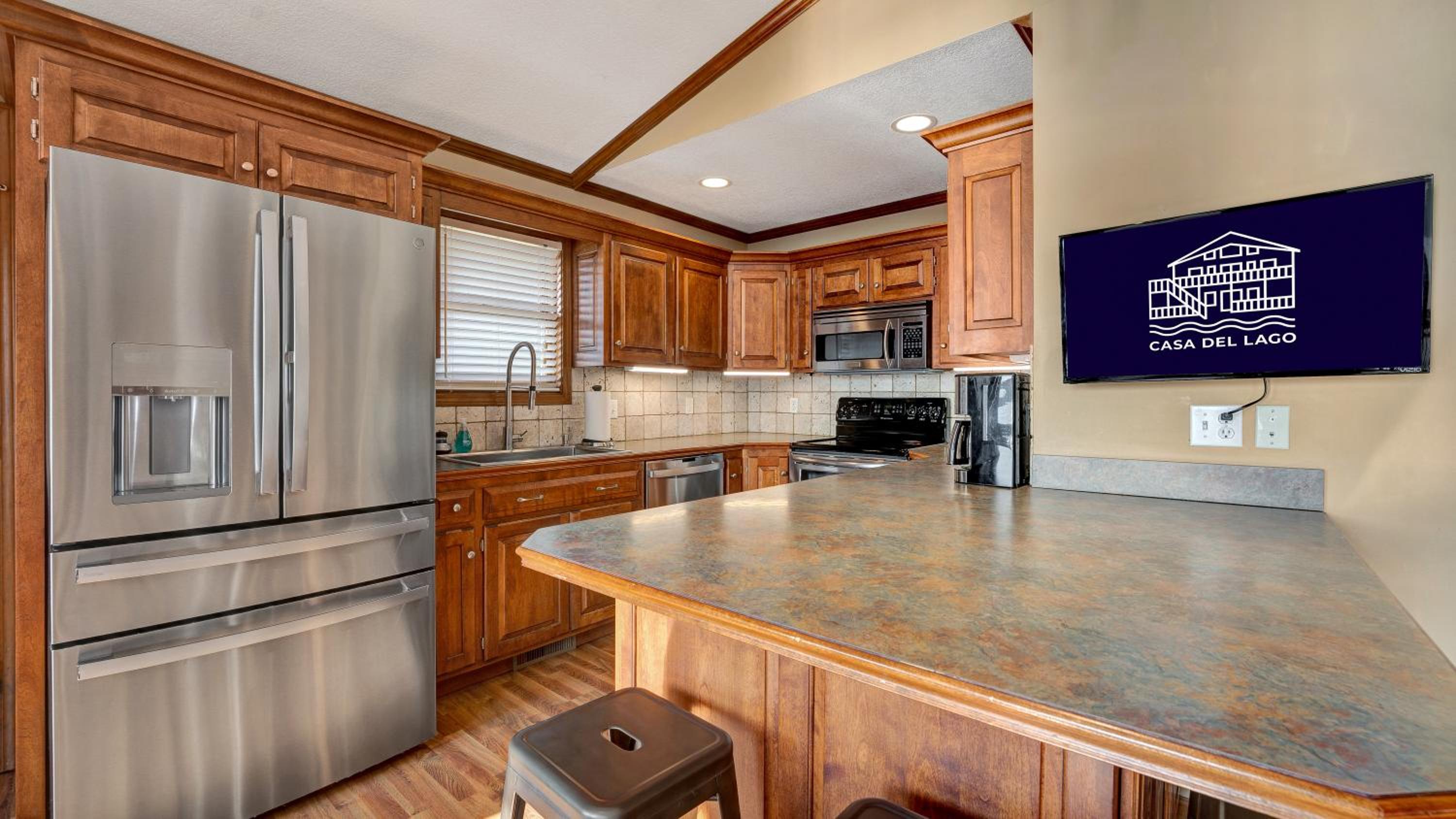 Casa Del Lago 3 bed 3 bath lakefront home with private dock view 5