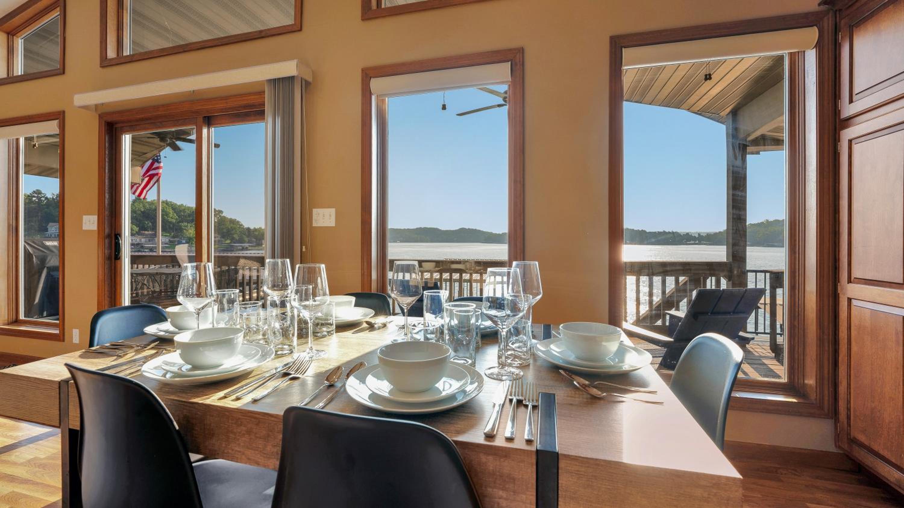 Casa Del Lago 3 bed 3 bath lakefront home with private dock view 4