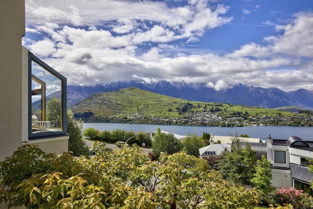 Picturesque on Peregrine - close to town with views view 5