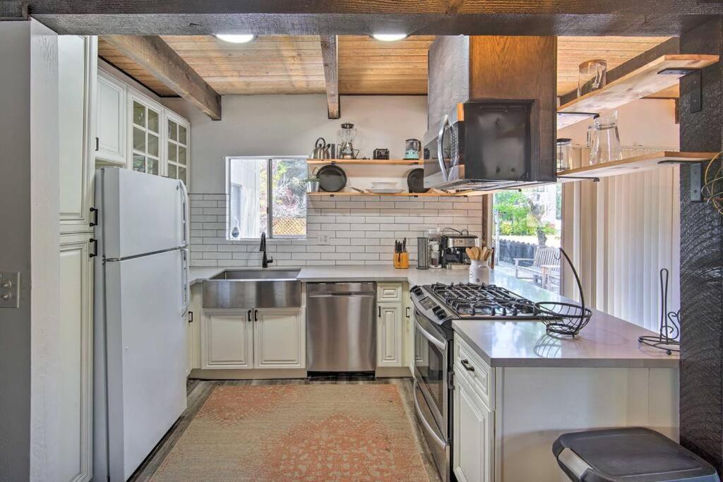 Tanager Cabin Hot Tub I Pet Friendly & Fenced Yard