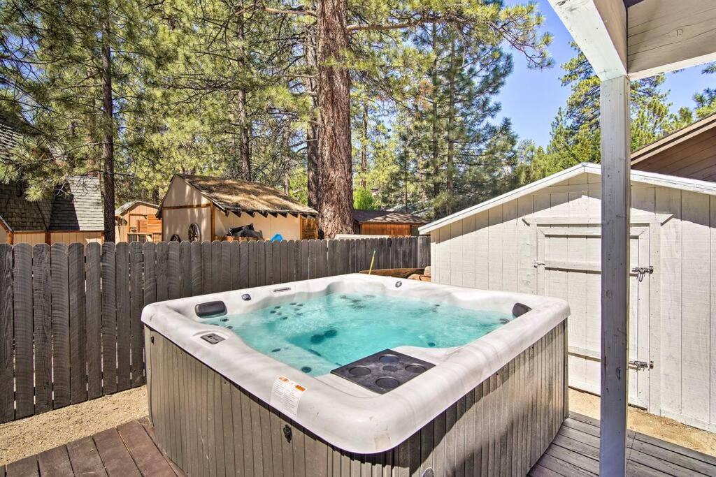 Tanager Cabin Hot Tub I Pet Friendly & Fenced Yard