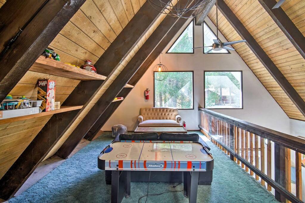 Tanager Cabin Hot Tub I Pet Friendly & Fenced Yard