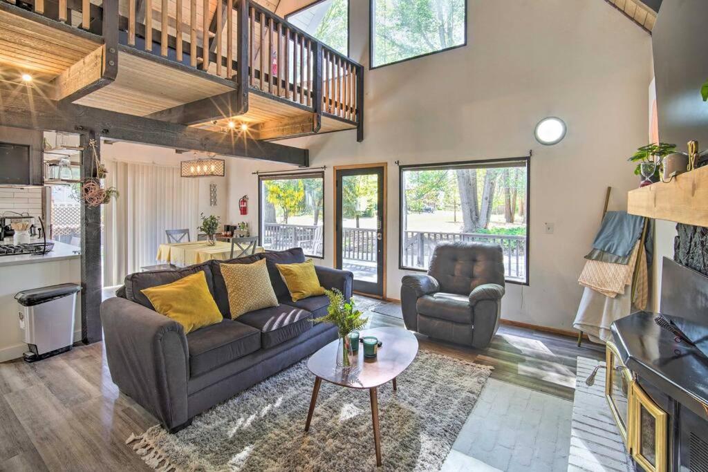 Tanager Cabin Hot Tub I Pet Friendly & Fenced Yard