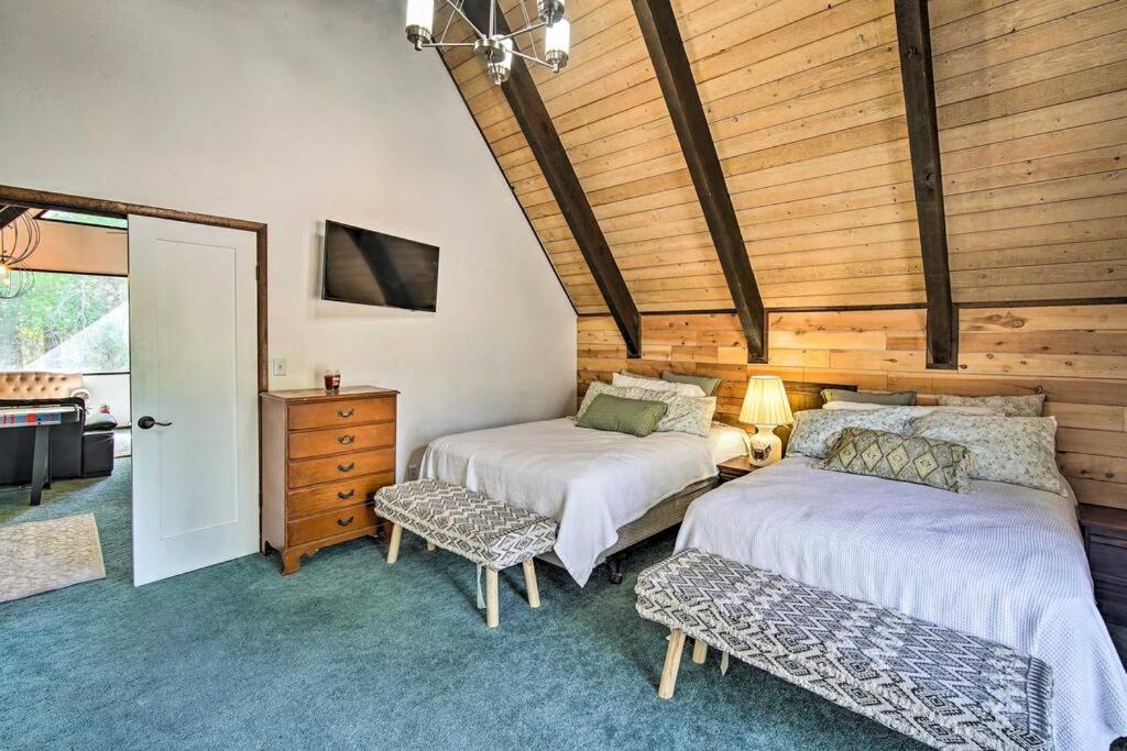 Tanager Cabin Hot Tub I Pet Friendly & Fenced Yard