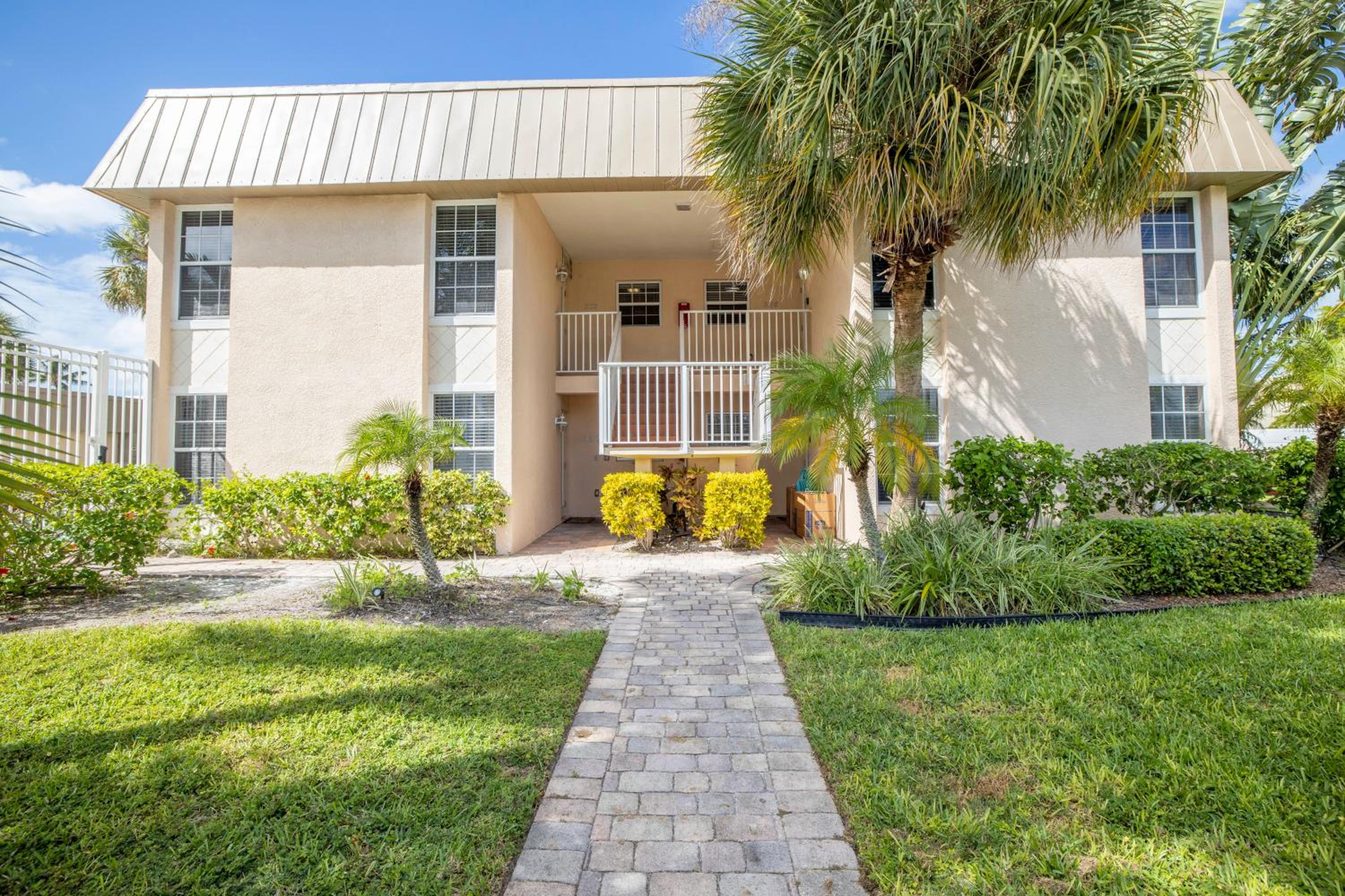 The Village Breeze II - White-sand, Pool, Beaches, Daiquiris, Seafood! view 4