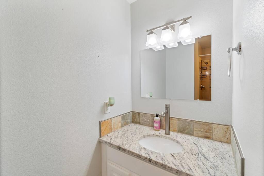 Newer, Spacious  Cozy - Pet and Family Friendly! - Property Image 1