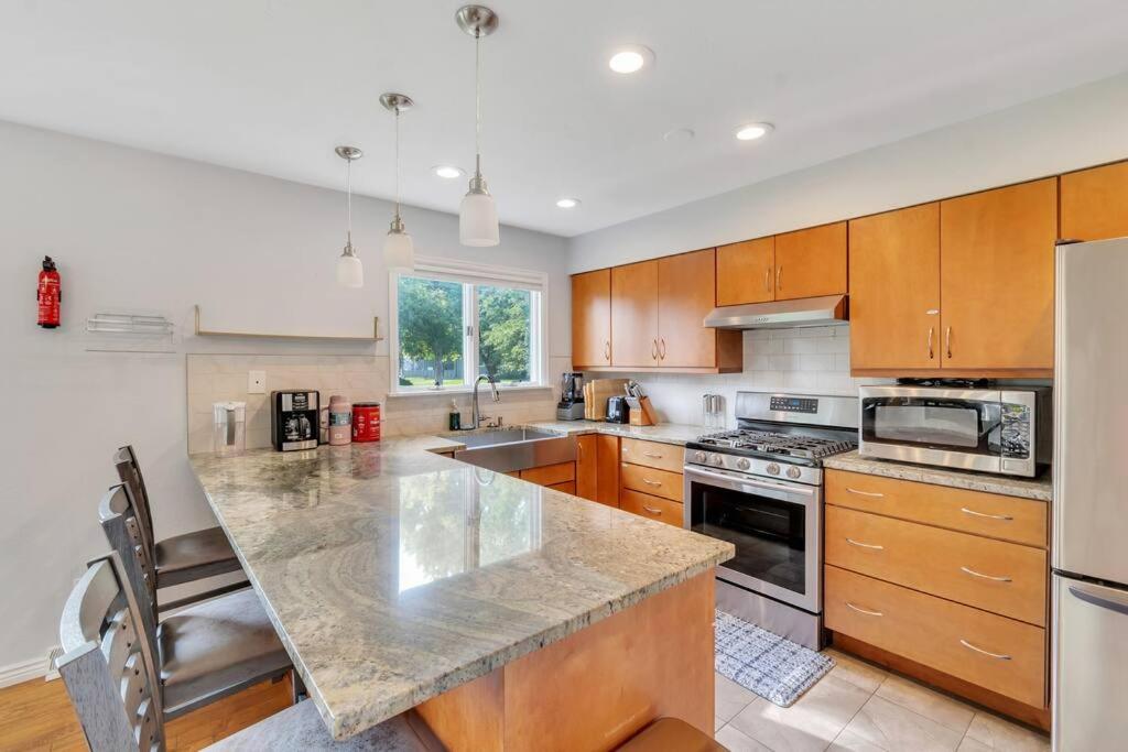 Newer, Spacious  Cozy - Pet and Family Friendly! - Property Image 3