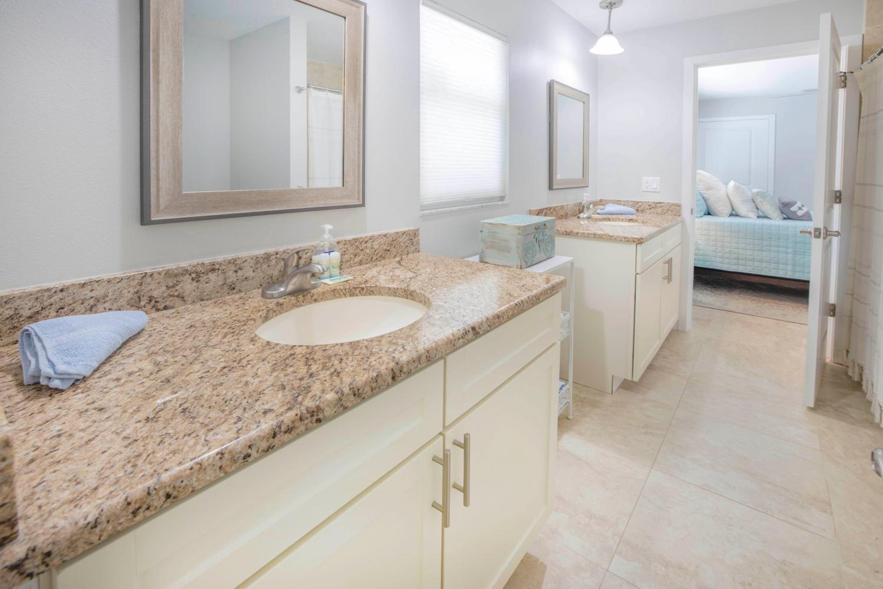 Casa Tranquila - Private Patios, Beach, Village, 100 steps to Best Views on Siesta Key! view 4