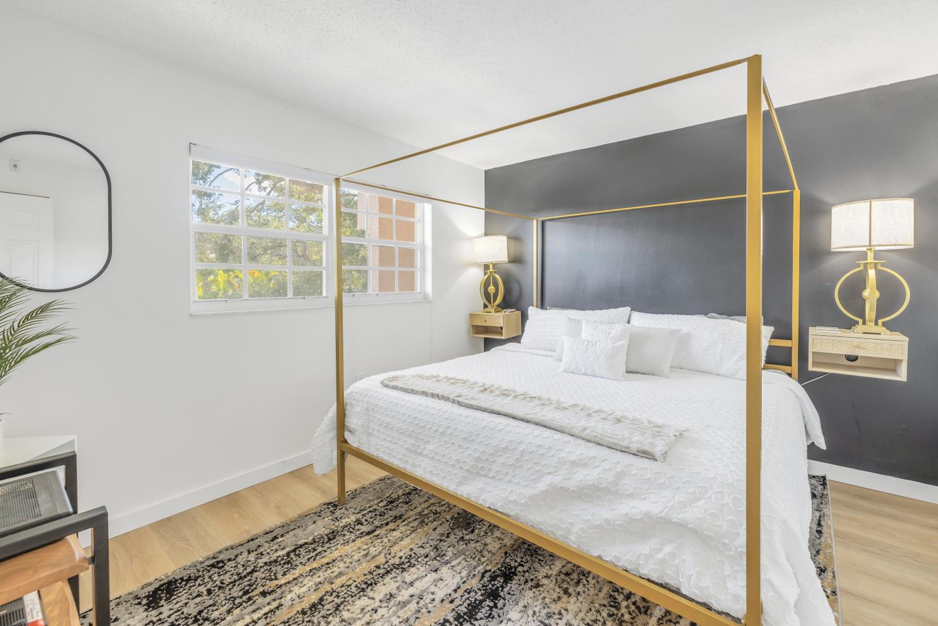 Bayview Unit, Balcony, Private Beach, Heated Pools, Pickle, Hot-tub, Gym, Beach to Bay! view 5