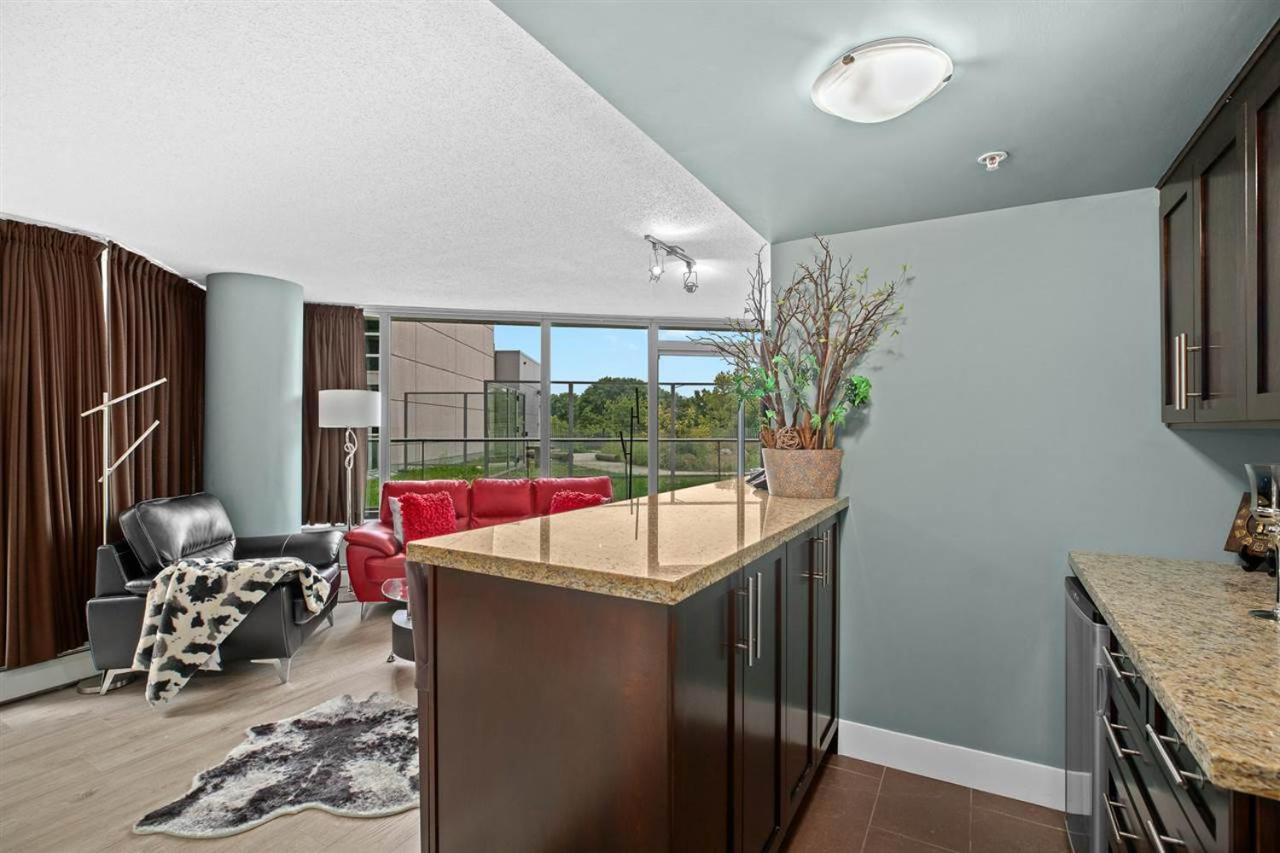 Gorgeous City Oasis In The Heart Of Downtown - A Rare Find!