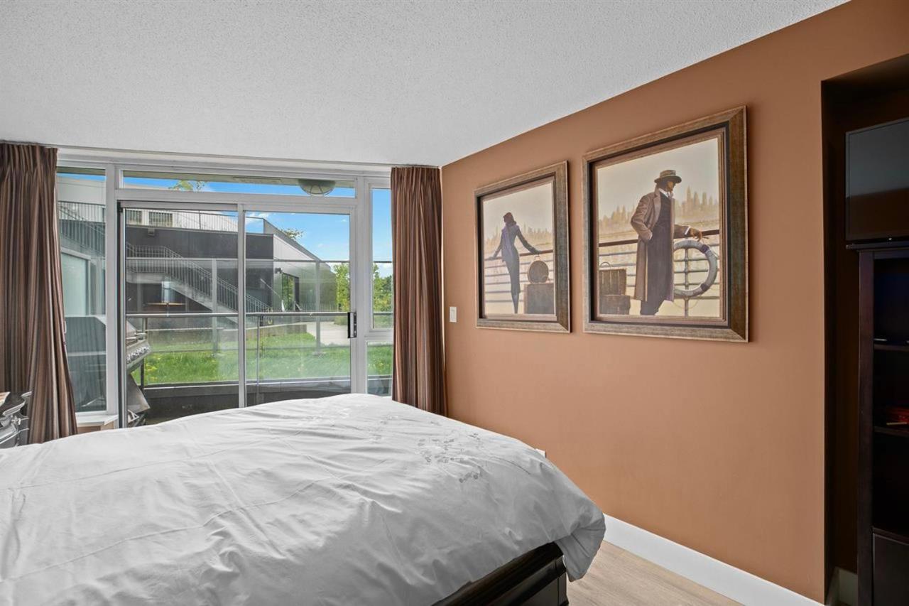 Gorgeous City Oasis In The Heart Of Downtown - A Rare Find!