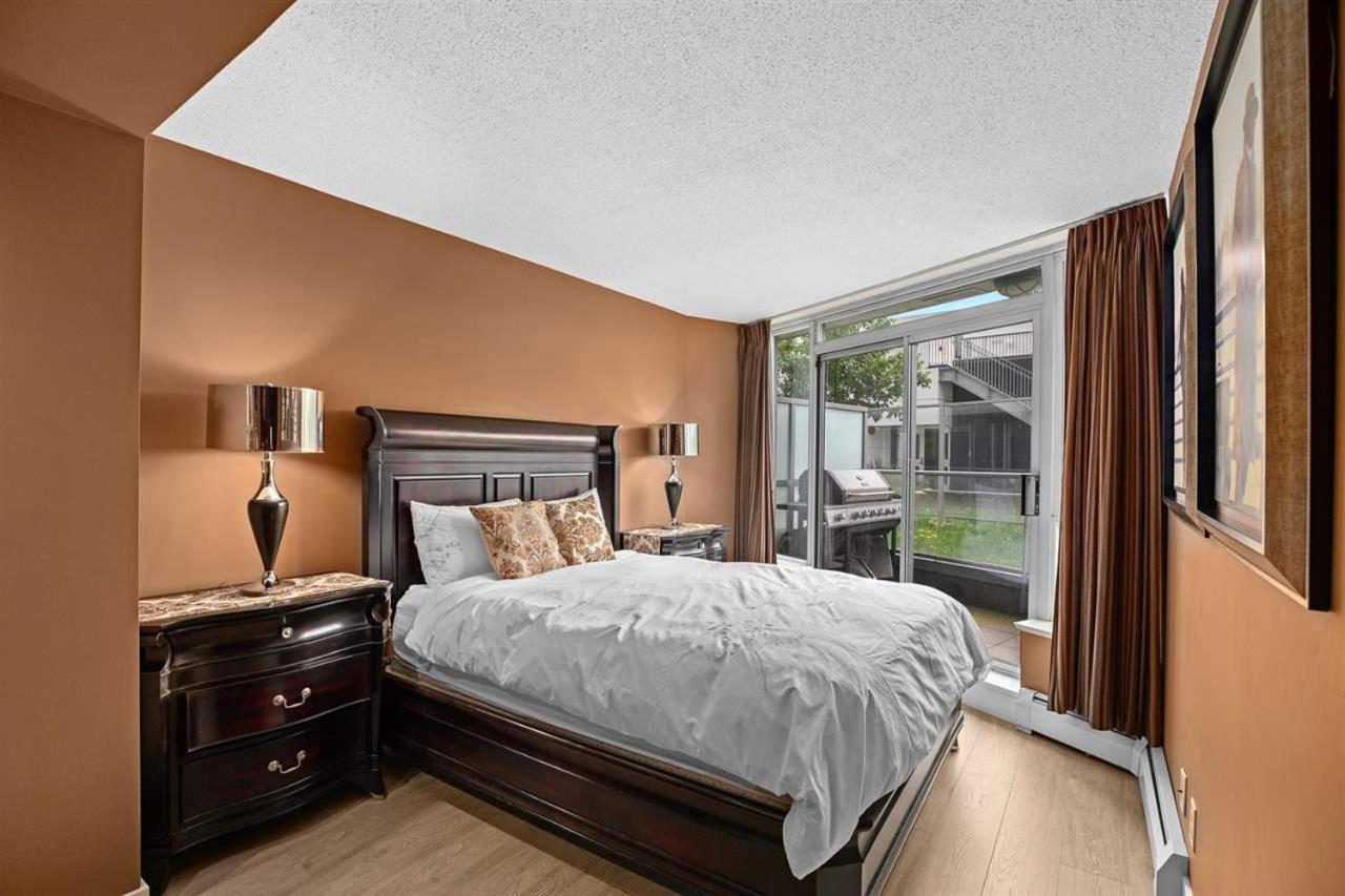Gorgeous City Oasis In The Heart Of Downtown - A Rare Find!