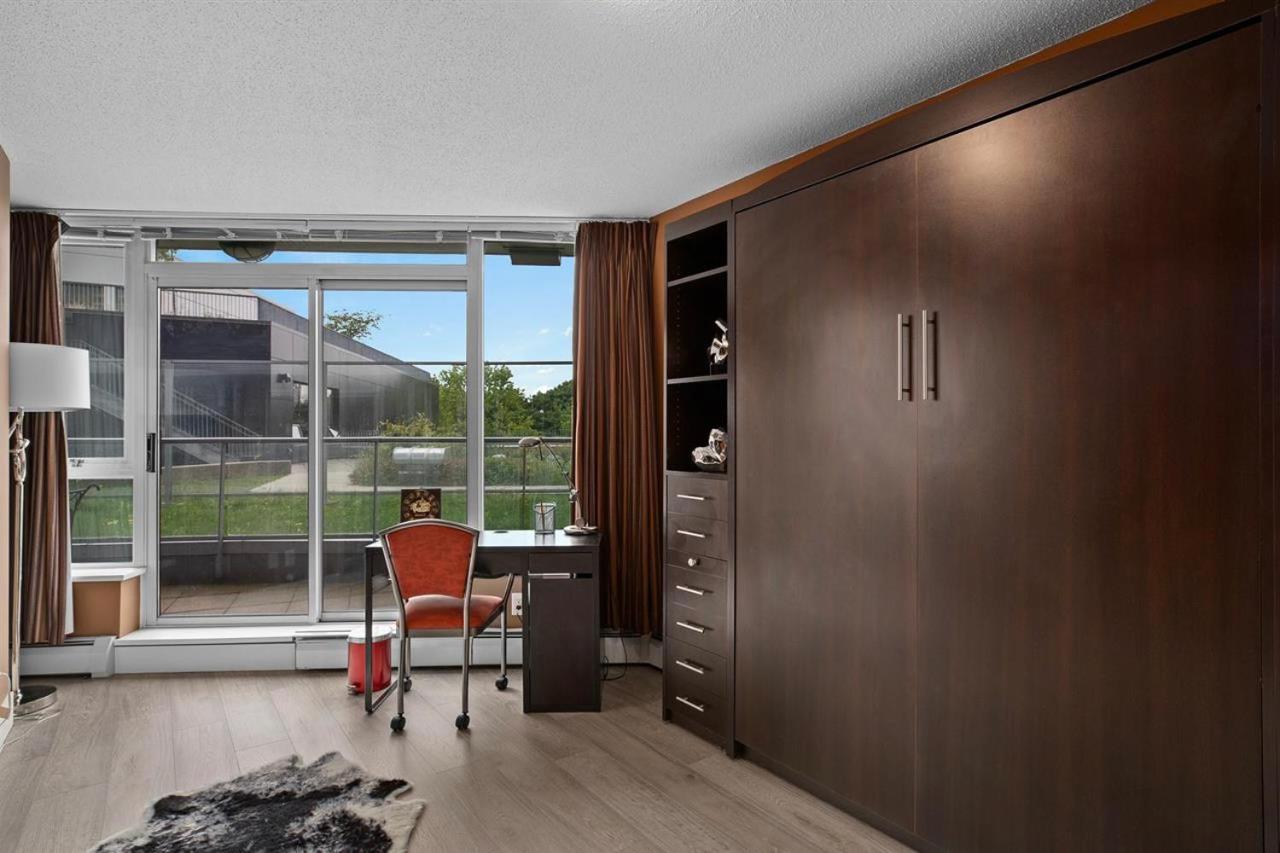 Gorgeous City Oasis In The Heart Of Downtown - A Rare Find!