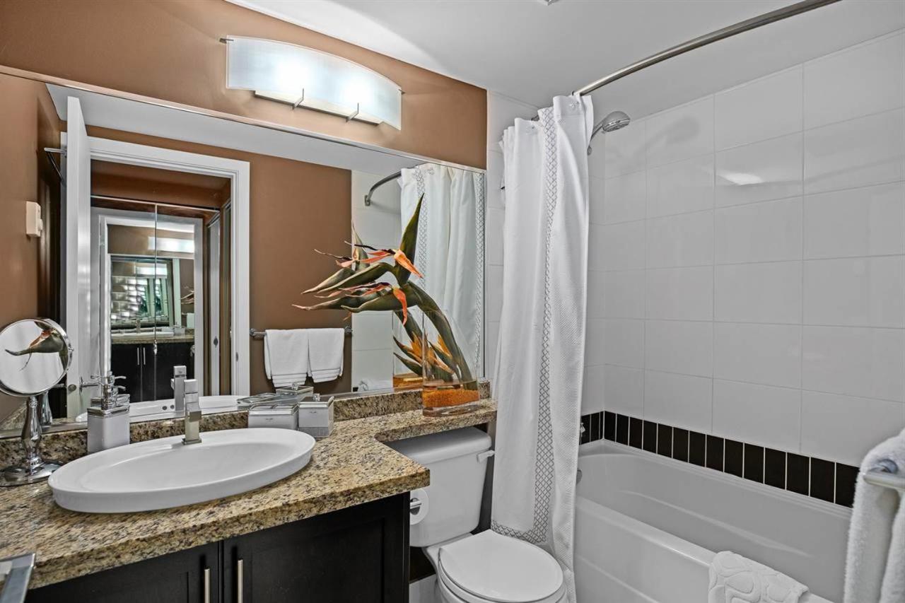 Gorgeous City Oasis In The Heart Of Downtown - A Rare Find!