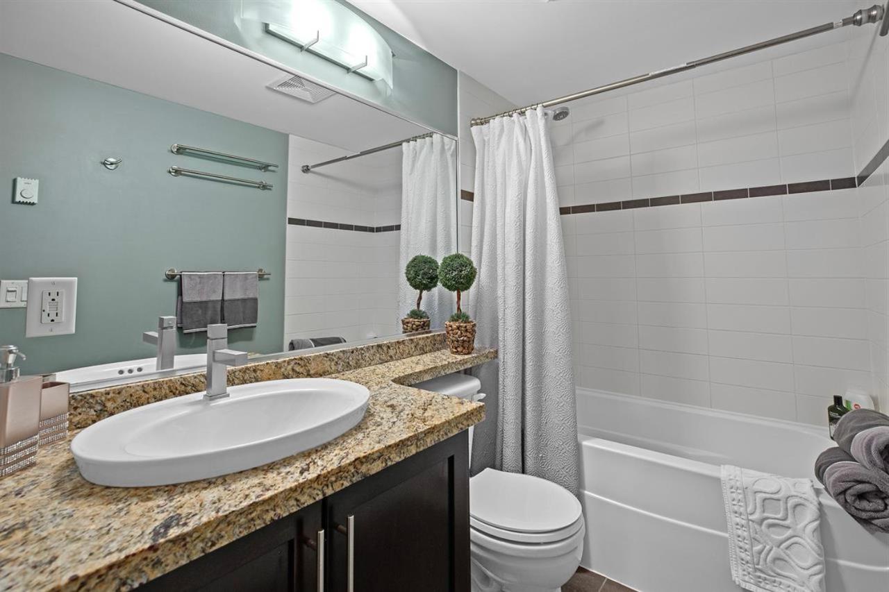 Gorgeous City Oasis In The Heart Of Downtown - A Rare Find!