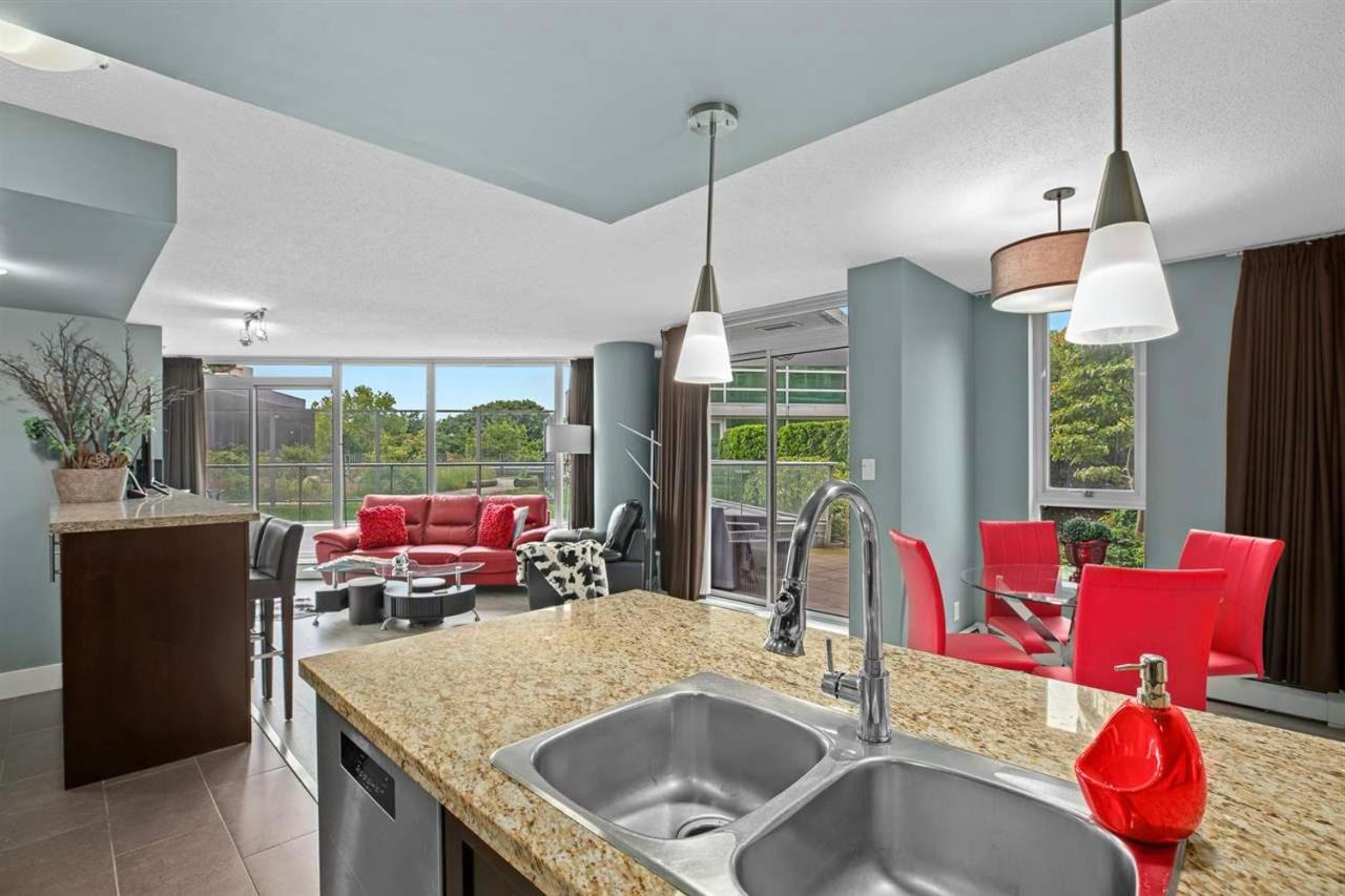 Gorgeous City Oasis In The Heart Of Downtown - A Rare Find!
