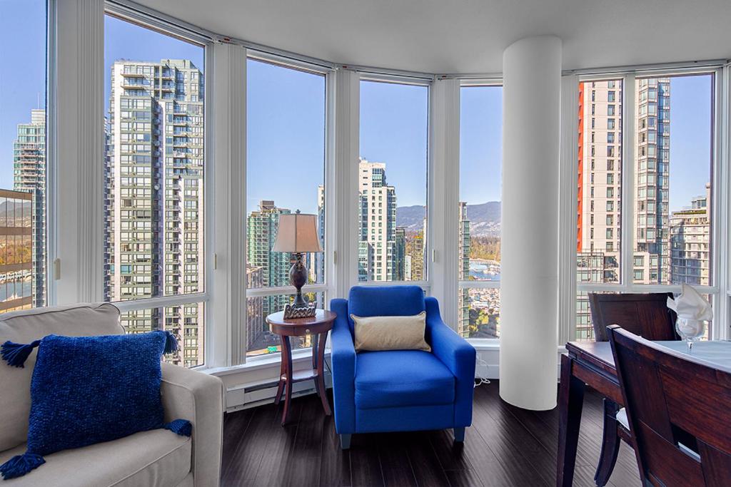 Gorgeous Harbour Haven - Stylish 3 Bedroom Retreat - The Best Location Downtown!
