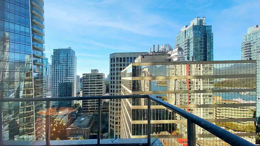 Gorgeous Harbour Haven - Stylish 3 Bedroom Retreat - The Best Location Downtown!