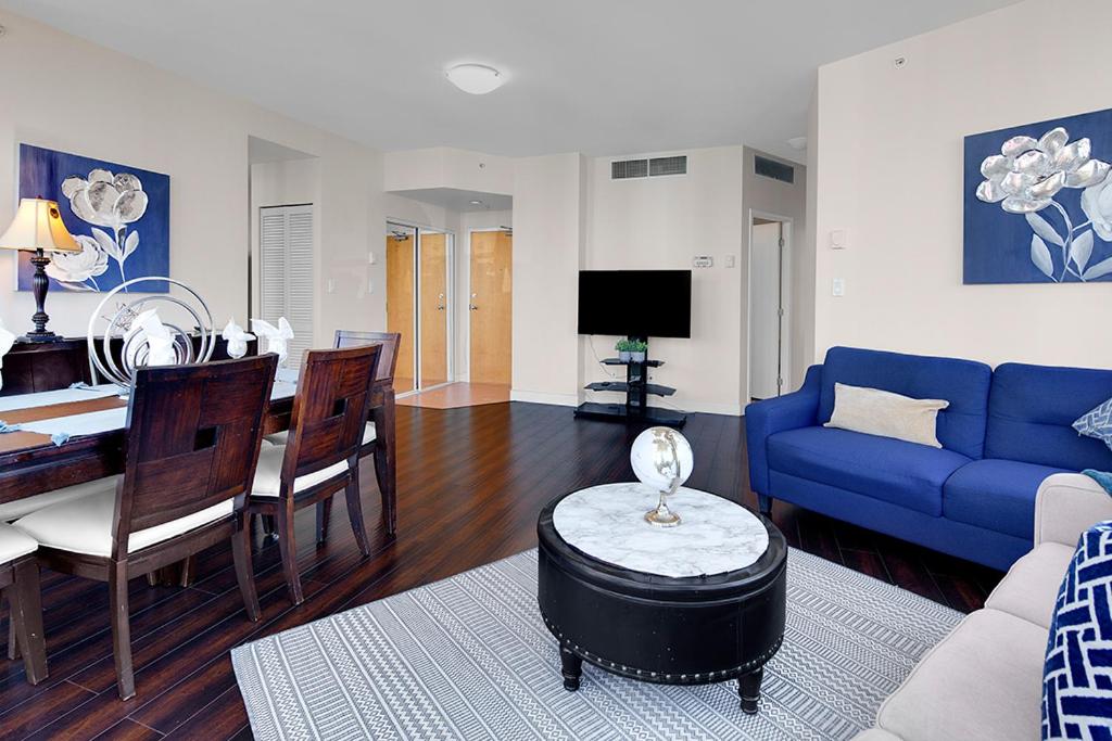 Gorgeous Harbour Haven - Stylish 3 Bedroom Retreat - The Best Location Downtown!
