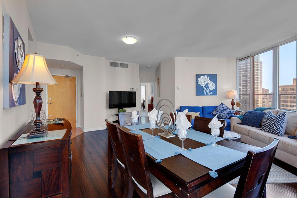 Gorgeous Harbour Haven - Stylish 3 Bedroom Retreat - The Best Location Downtown!