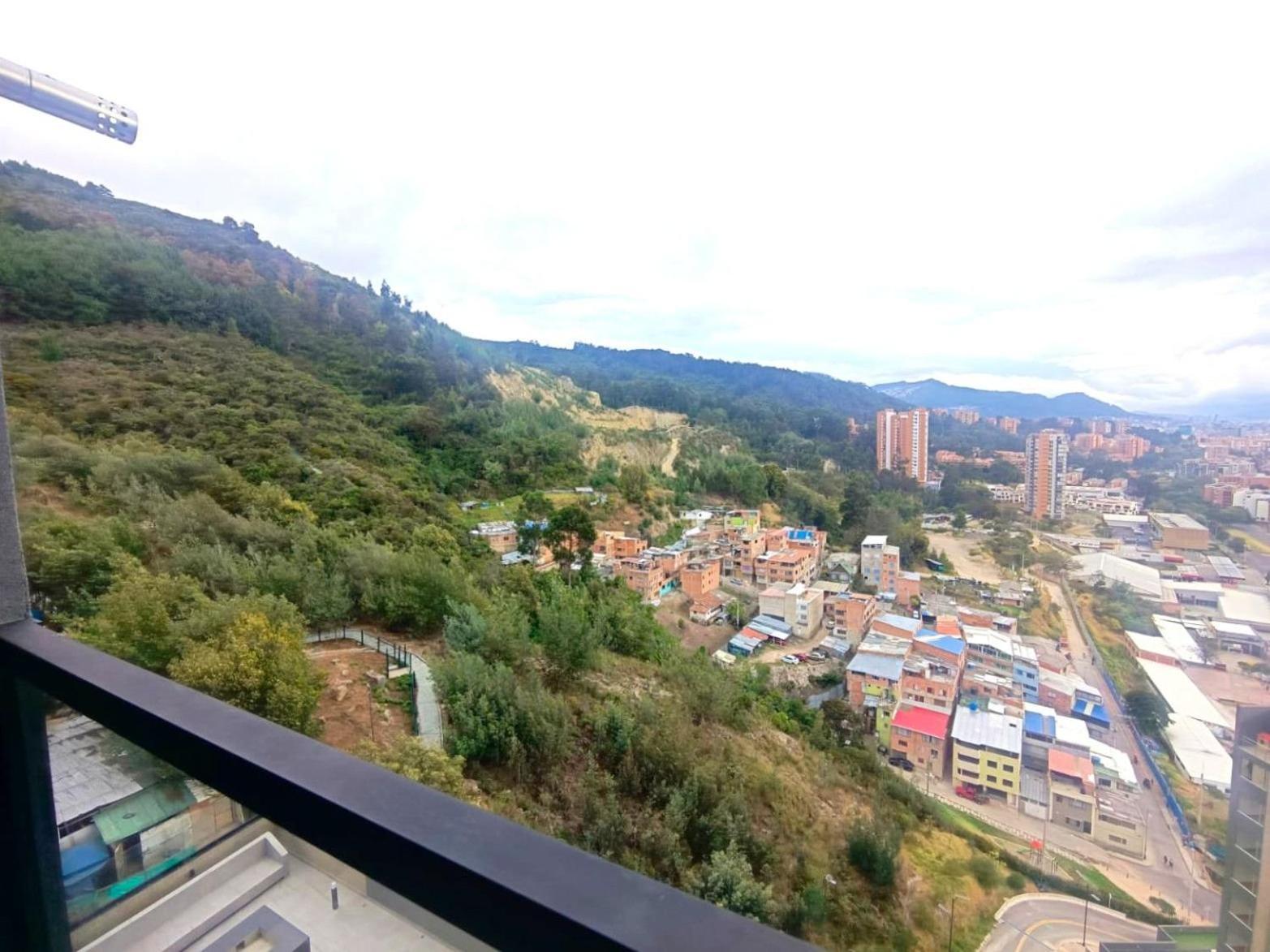 Comfort with panoramic balcony, parking, Usaquén