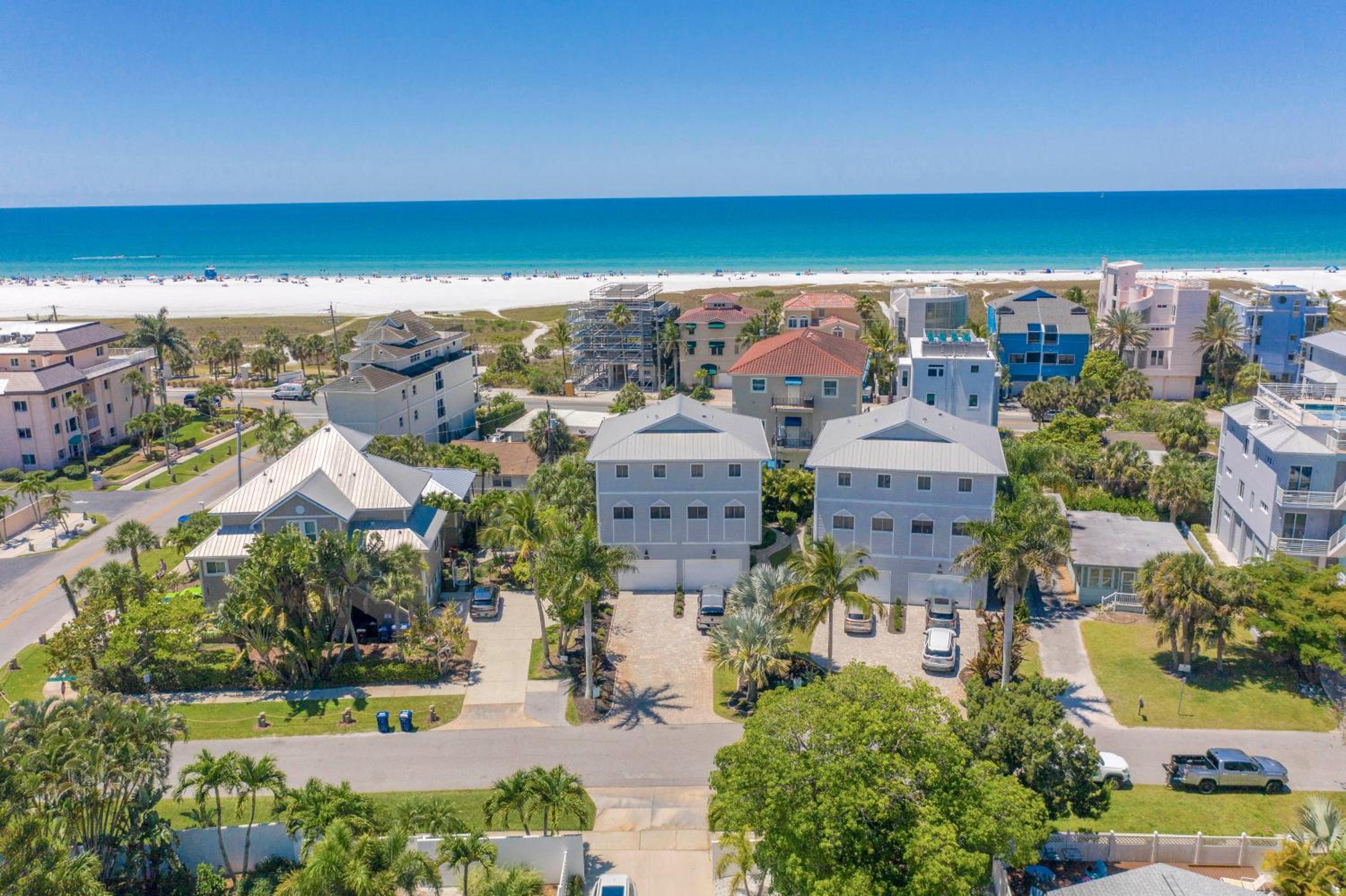 Ocean-Views, Pool, Private Elevator, Covered Patio & Fire-Table, 150 steps to Beach! view 4