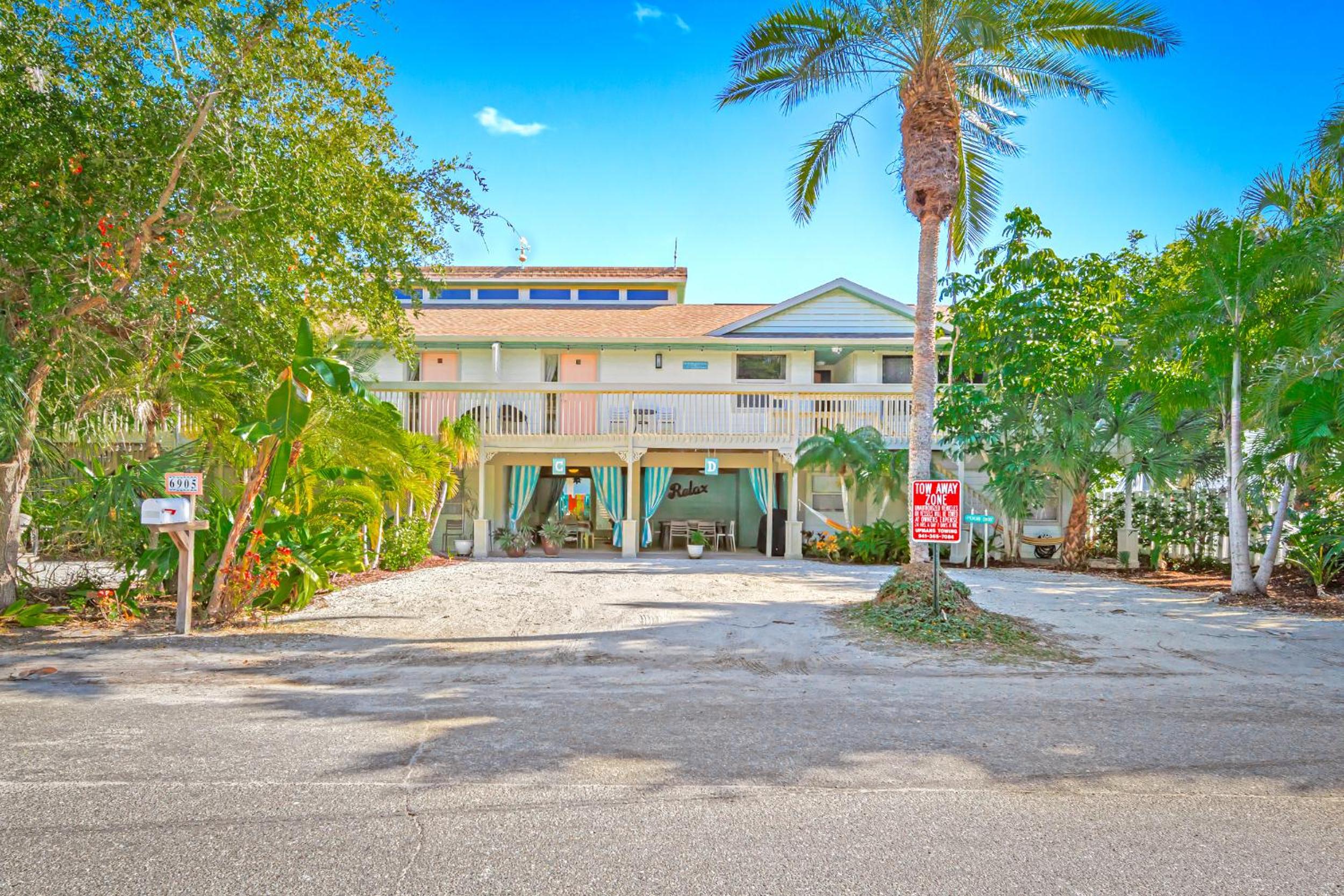 Newly Remodeled Apt! Key-West Victorian with beach access, to Siesta Key Beach! view 4