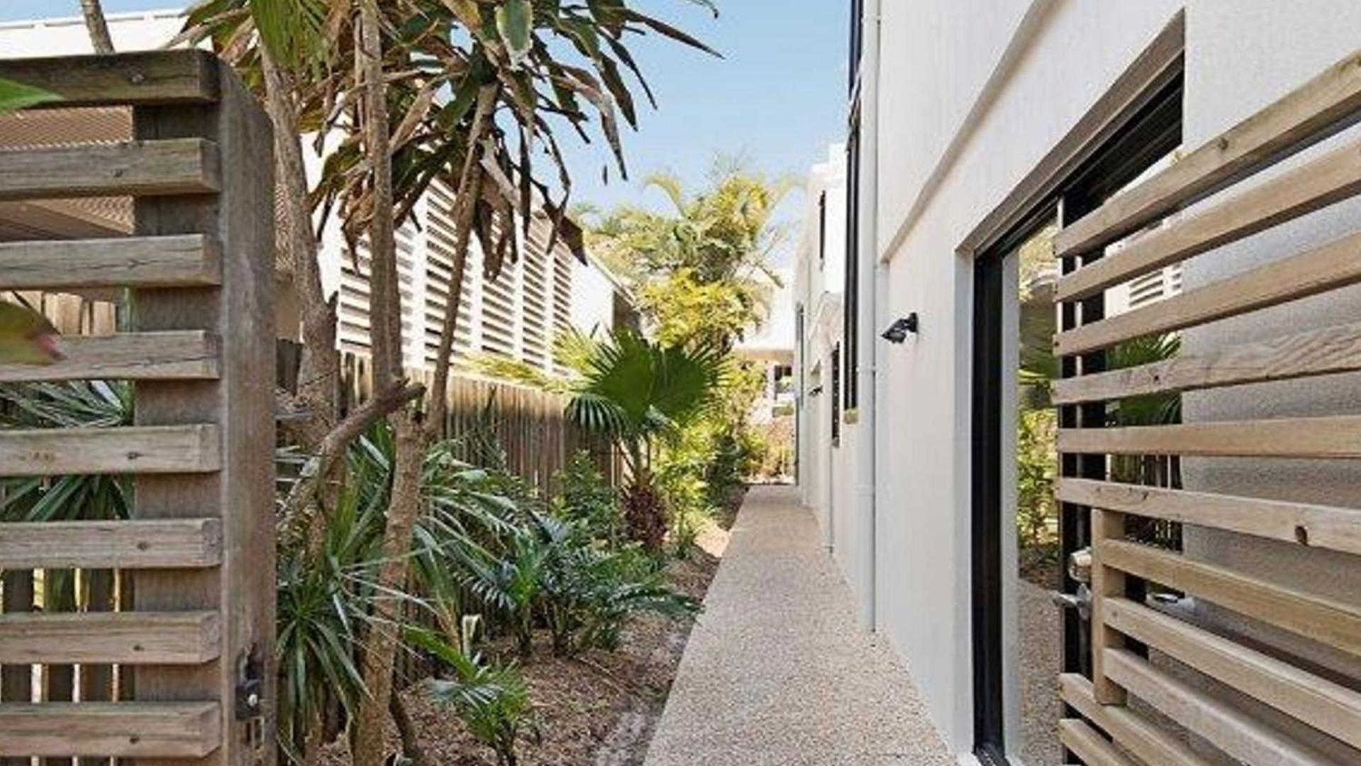 Campbell Street 2 4, Moffat Beach