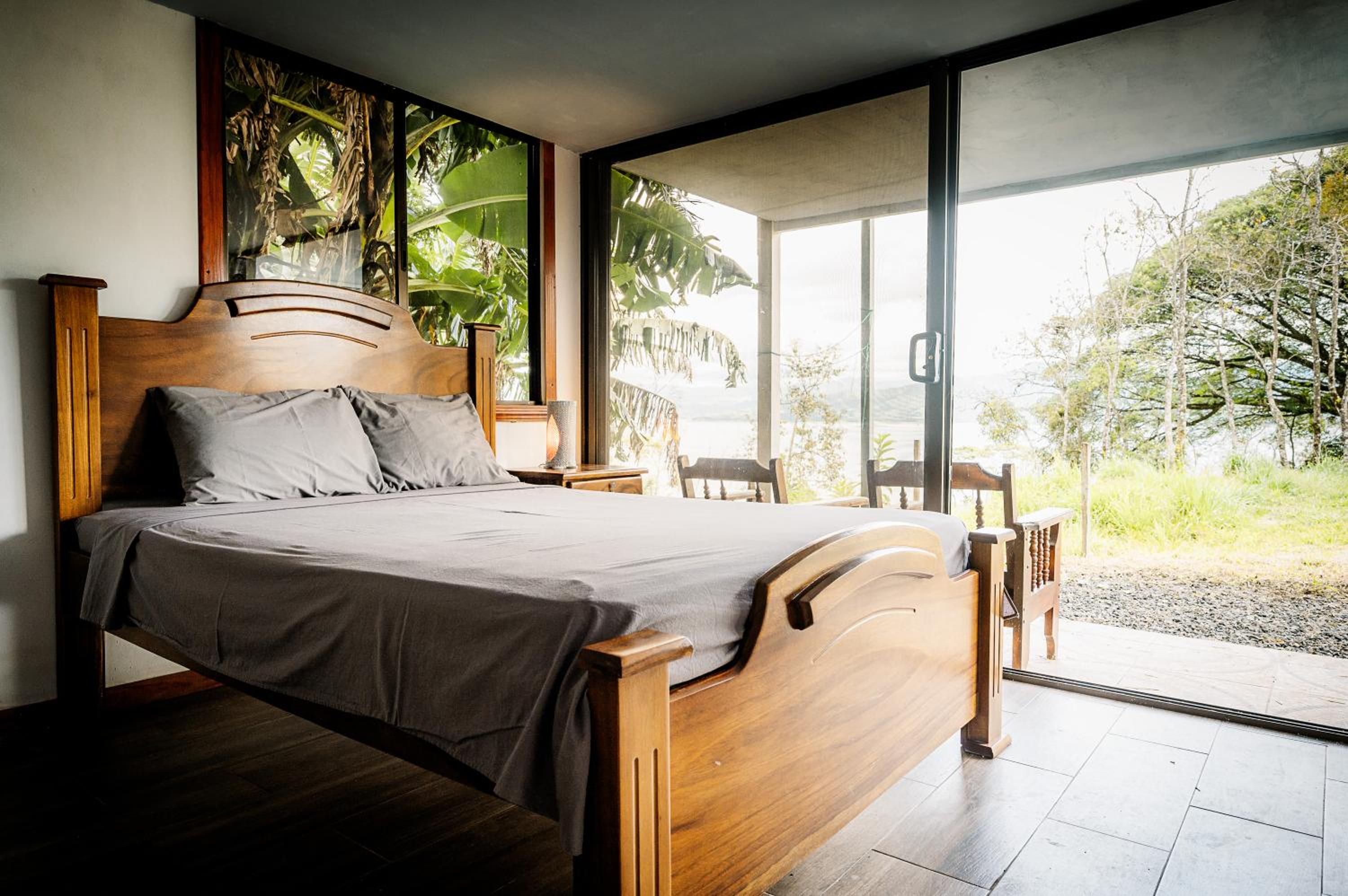 Little Paradise Lakefront Lodge