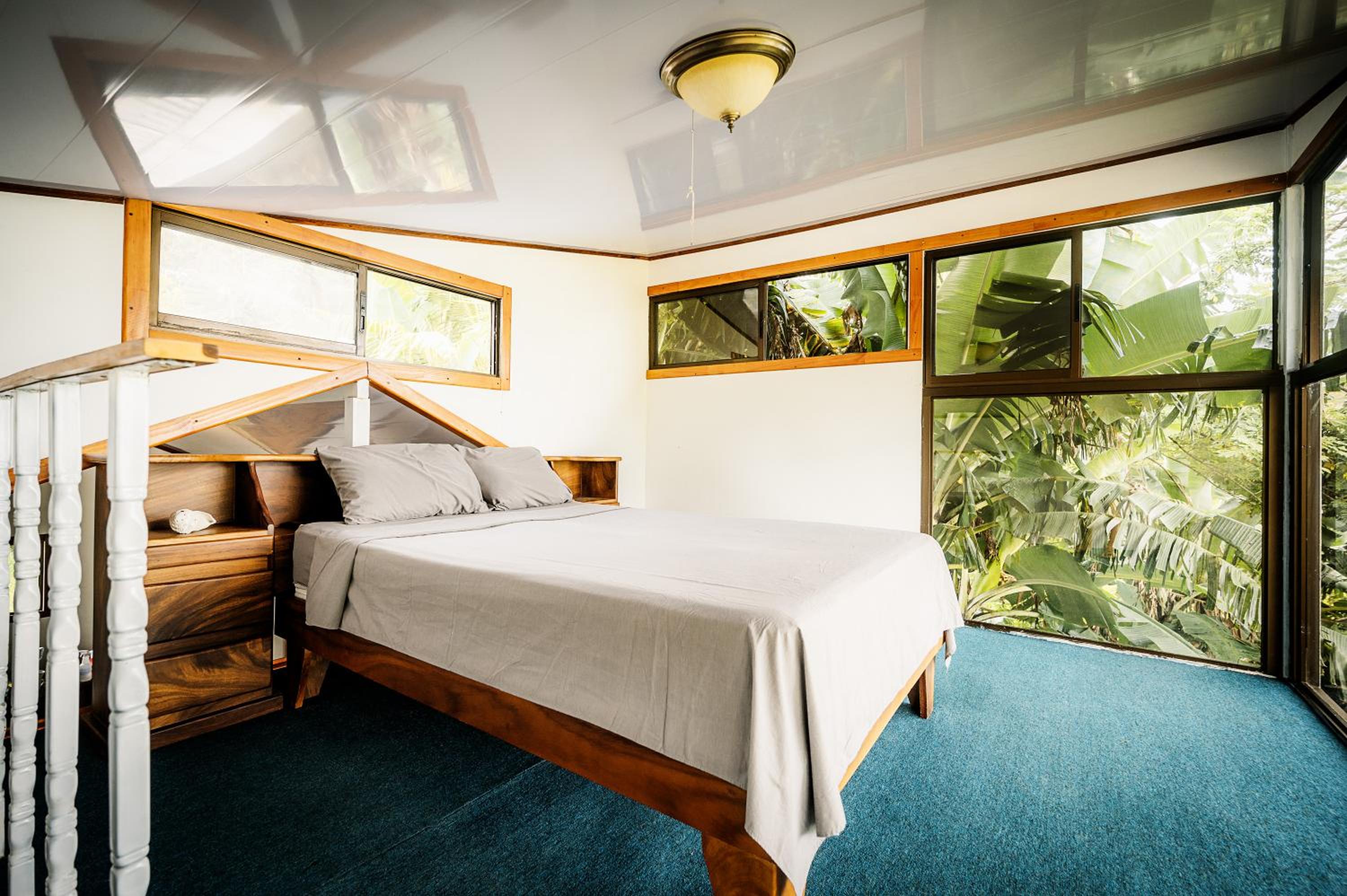 Little Paradise Lakefront Lodge
