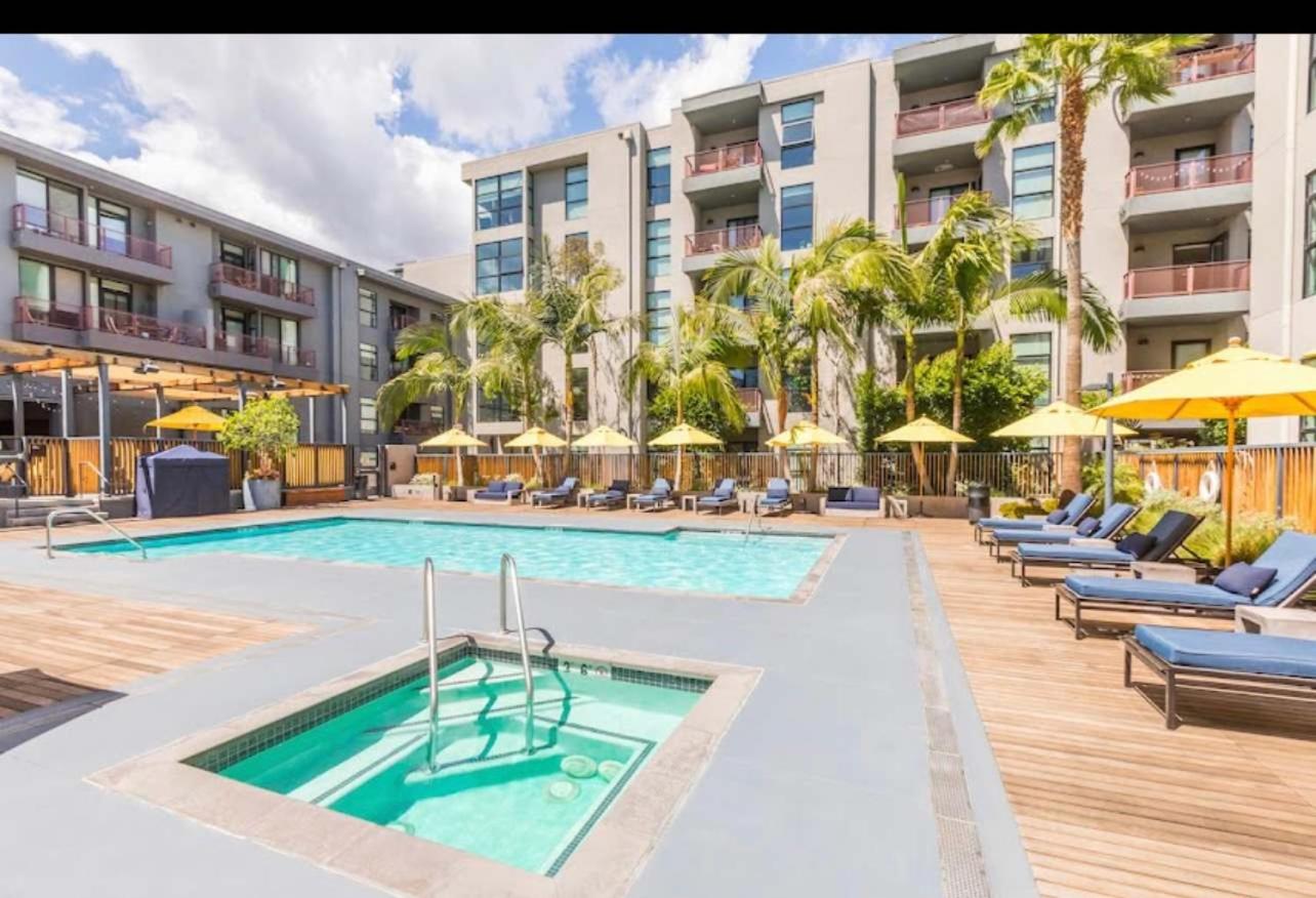 Hollywood Walk of Fame Free Parking Pool Hot Tub