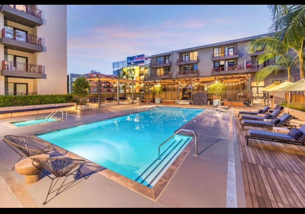 Hollywood Walk of Fame Free Parking Pool Hot Tub