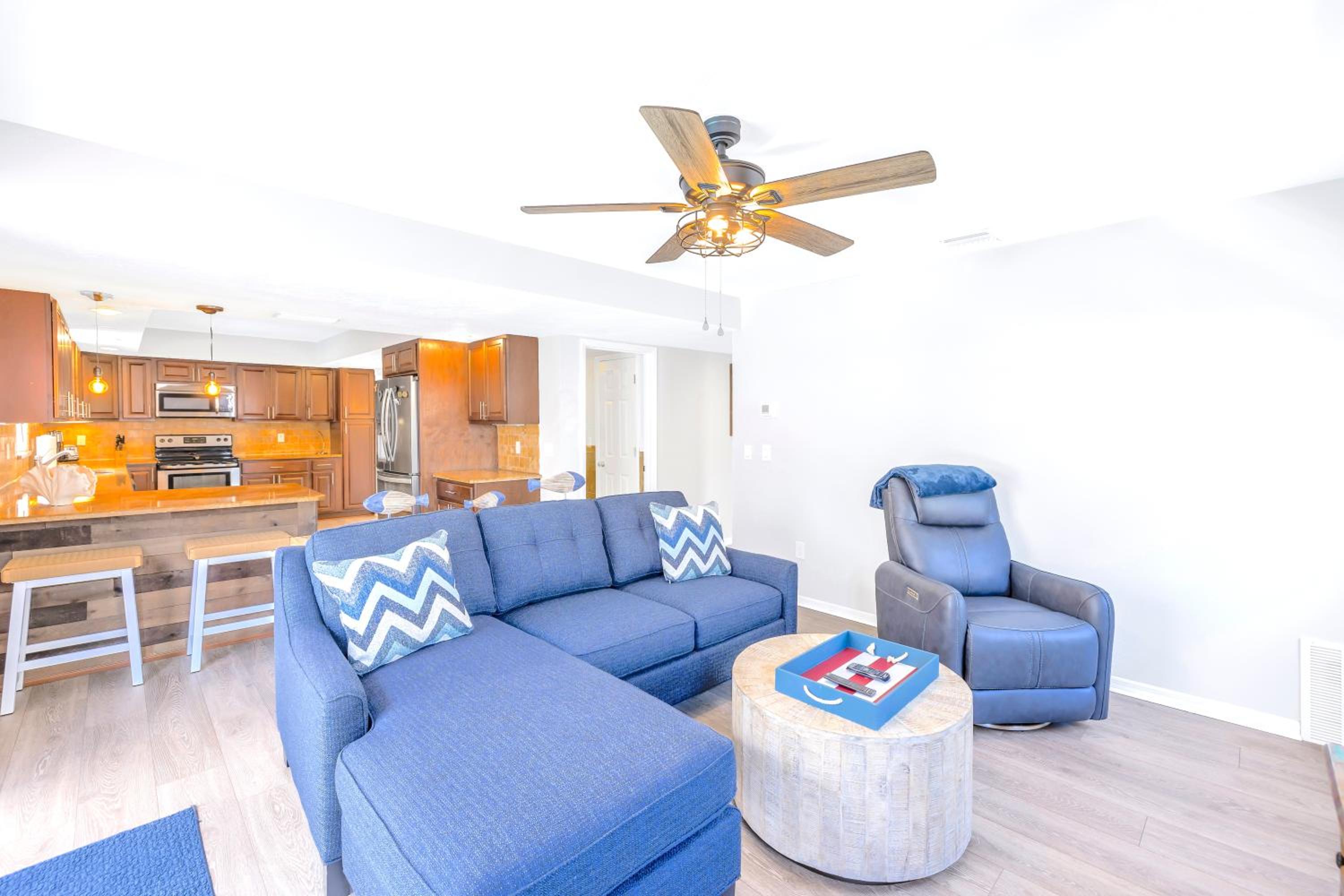 New Listing! - Spacious, Tropical, Private Pool! view 4