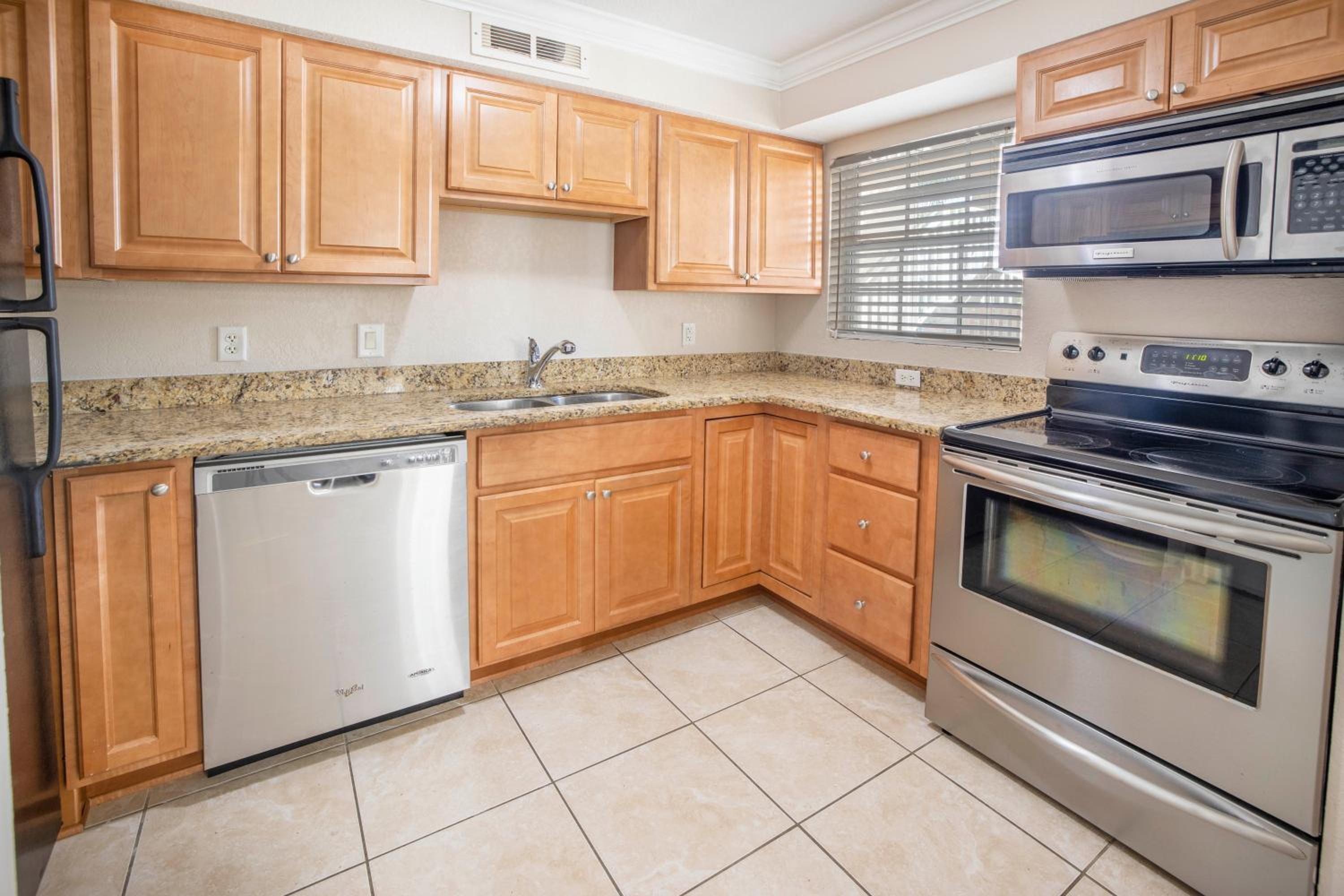 The Village breeze - 2 units, 4BR, 4Bath, Pool, Beach- Siesta Village Living! view 2