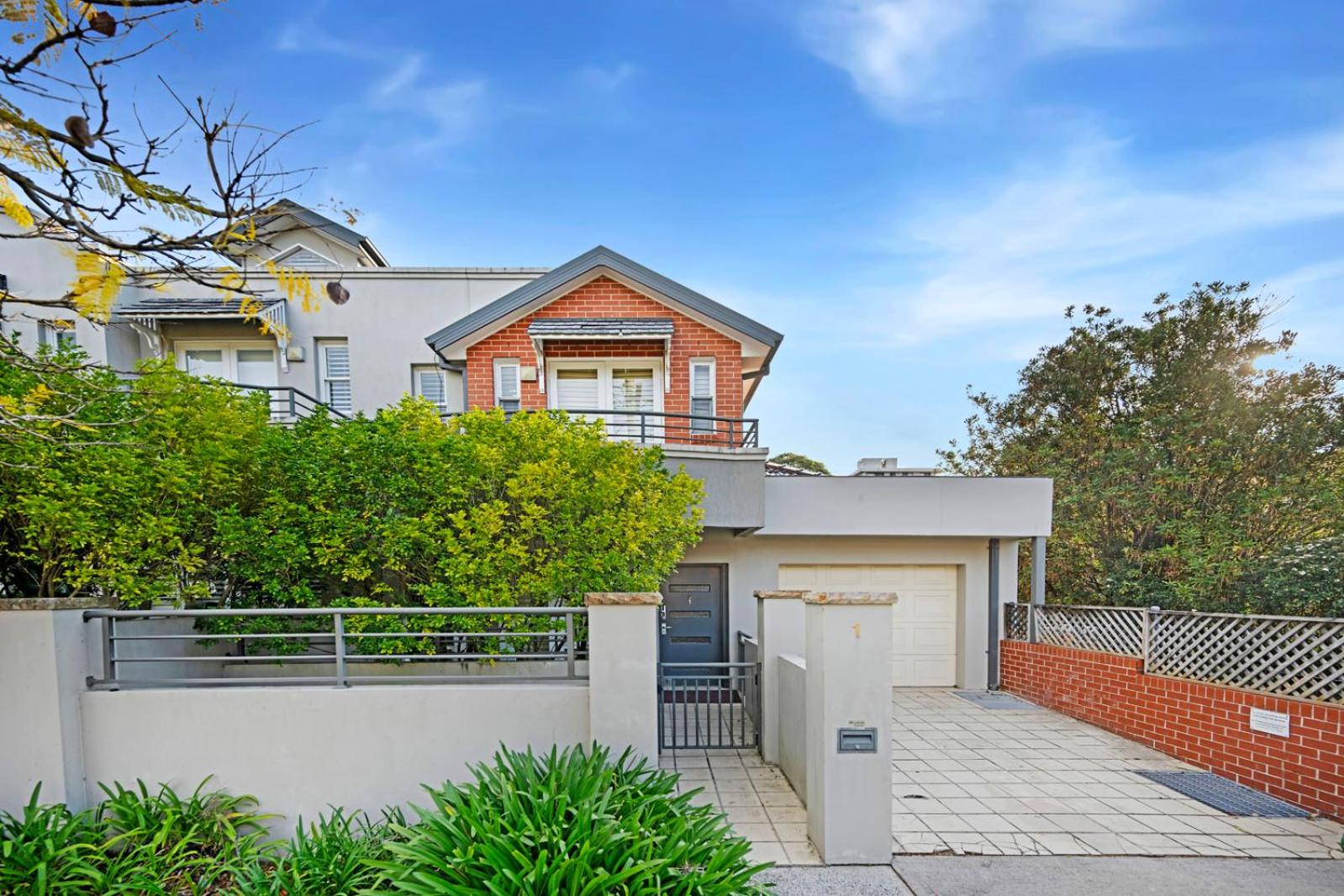 Family 3BR 2-level Home at Central Chatswood