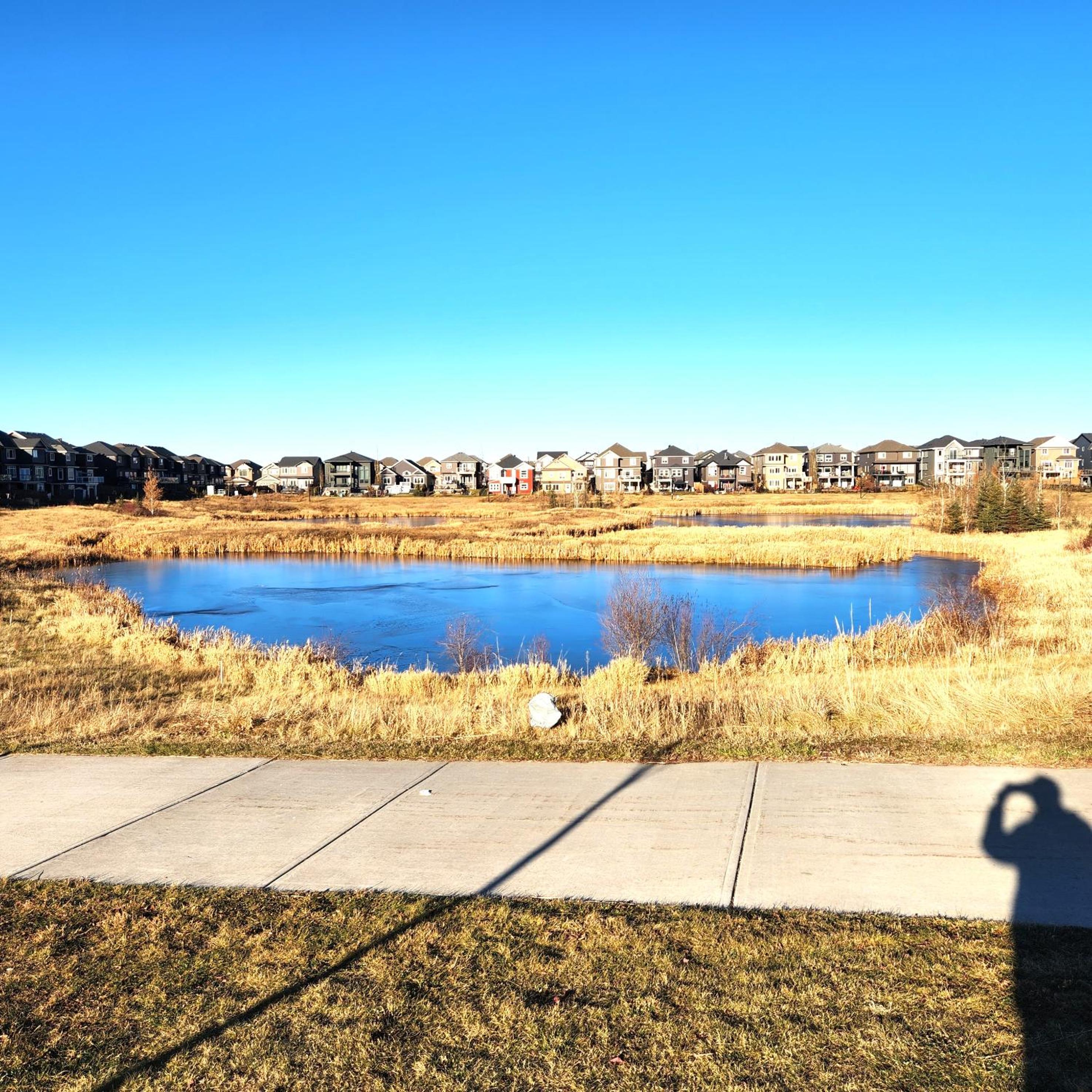 Modern suite near Airport Hospital Henday Town Ctr