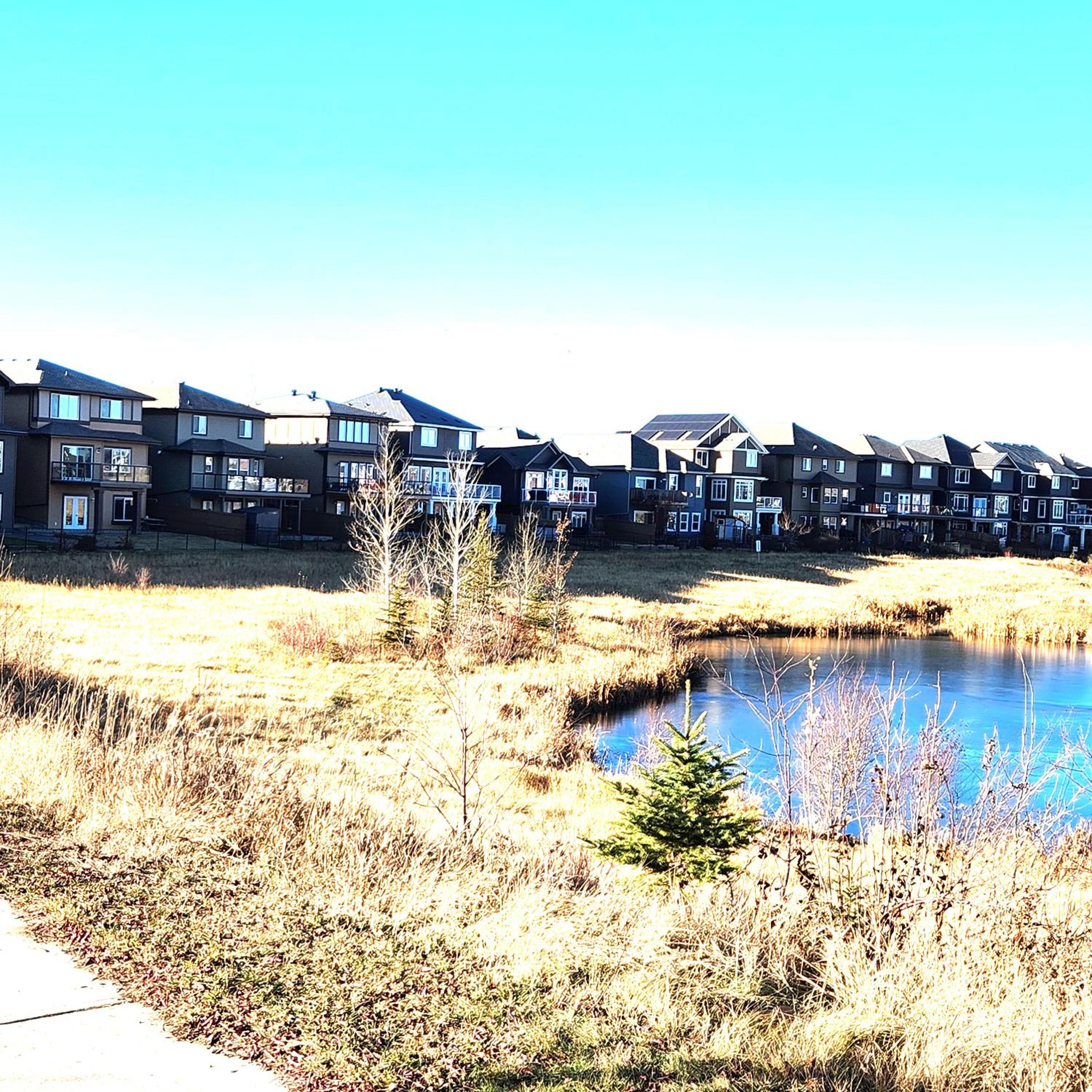 Modern suite near Airport Hospital Henday Town Ctr