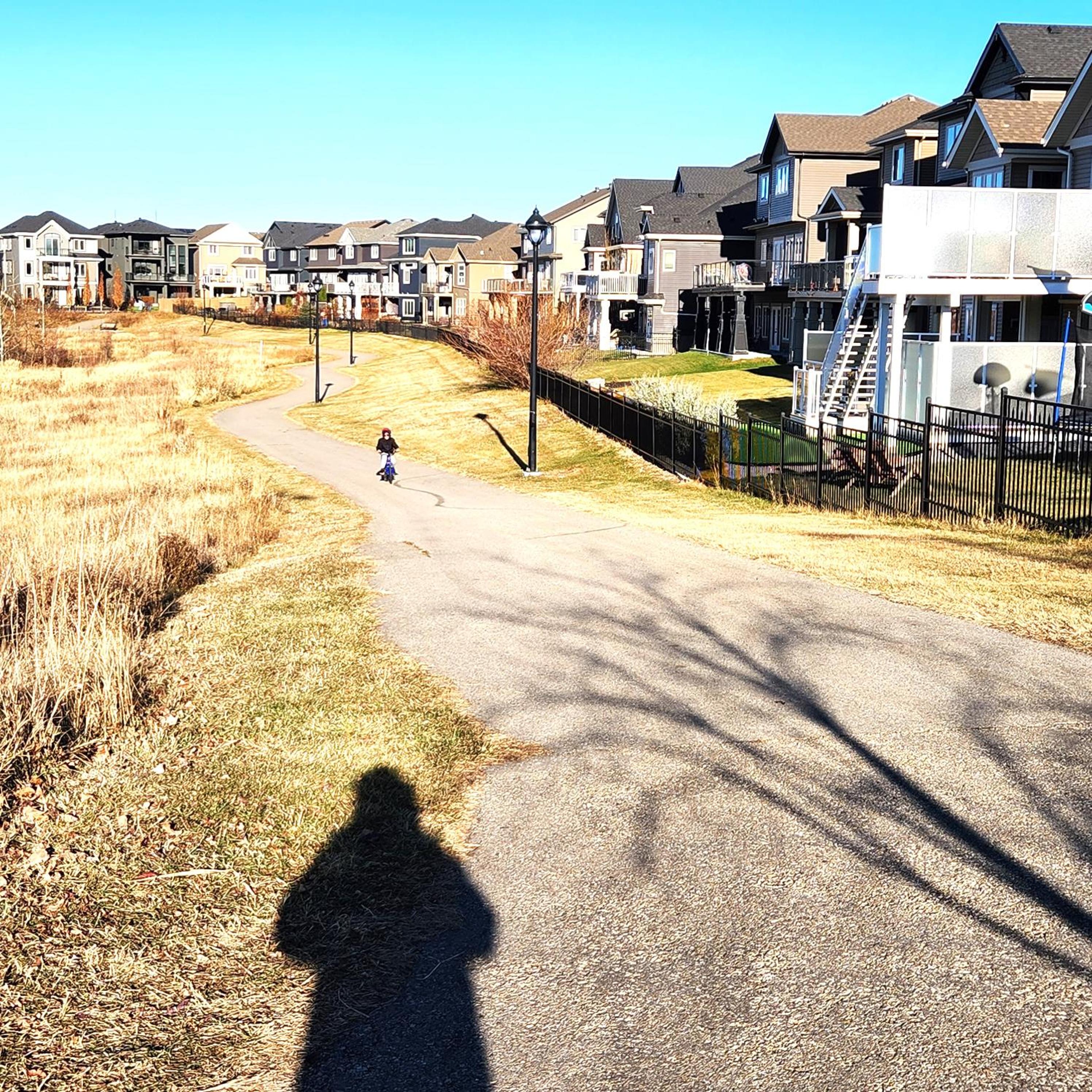 Modern suite near Airport Hospital Henday Town Ctr
