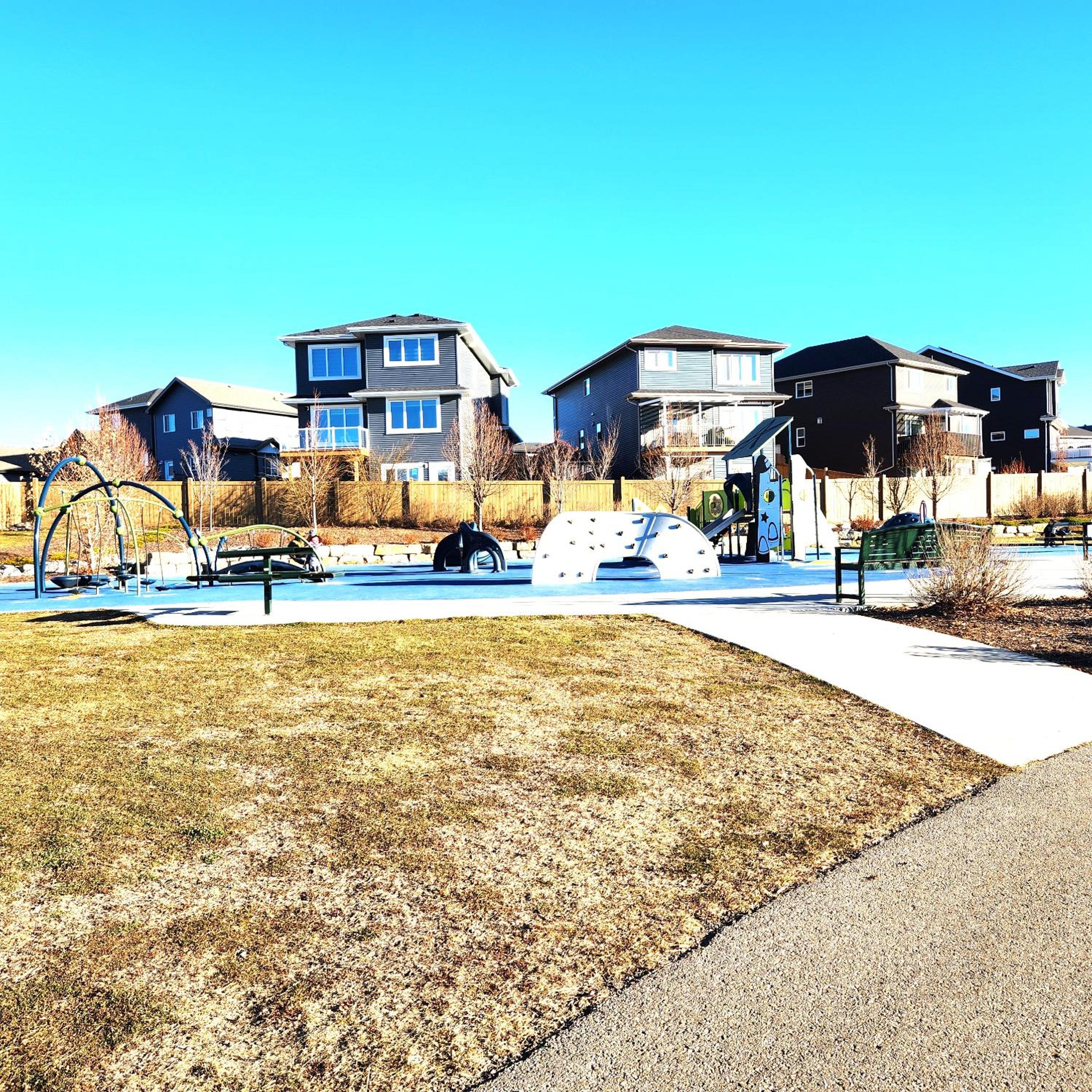 Modern suite near Airport Hospital Henday Town Ctr