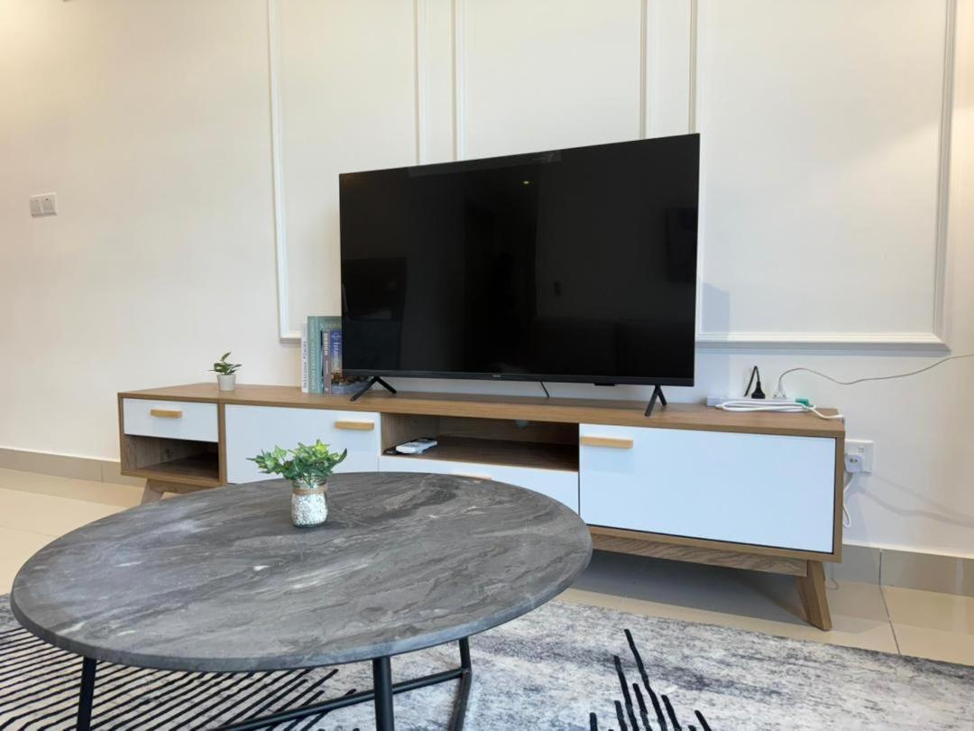 TRION 2, KLCC TRX IKEA at Chan Sow Lin, Kuala Lumpur by One Guesthouse